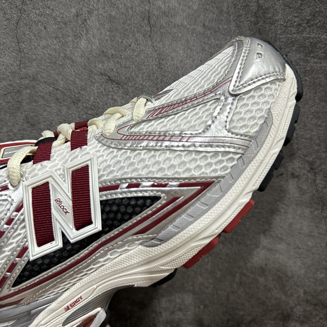 图片[6]-【纯原B版】NB新百伦New Balance M1906R M1906RAP 系列复古老爹风休闲运动慢跑鞋 高度复刻原厂大底 追求极致完美 每一双都是工艺品 采用轻质牛剖革拼接透气网眼衬垫织物鞋面材质 T-Beam大底提供足步弓支撑，保持步态稳定#后跟搭载外露缓震胶 鞋身整体以各种深浅不一的灰色覆盖，鞋头以淡蓝色调装饰，网眼衬垫通过不规律的色块实现做旧的美感，泛黄的鞋底更是进一步增添了复古气息。 尺码：36 37 37.5 38 38.5 39.5 40 40.5 41.5 42 42.5 43 44 45 46.5-选品中心