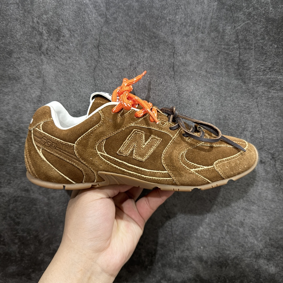 【LW纯原礼盒版】Miumiu x New Balance NB530 新百伦缪缪联名款复古运动鞋 全套原楦原纸板原厂数据开发 原厂三文治网纱 原装进口羊皮加羊反绒正确绒感卡色 正确中底拉帮中底纸板满印细节 冲裁组合 匠心打造 耗时两个月开发完成 工艺极其复杂难度可想而知 新开独立私模大底 全网唯一正确私模大底 高端零售专供产物 尺码:35 36 37 38 39 40 41 42 43 44 45-选品中心