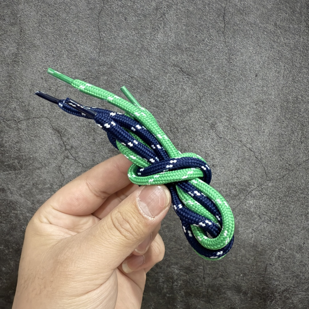 图片[9]-【LW纯原礼盒版】Miumiu x New Balance NB530 新百伦缪缪联名款复古运动鞋 全套原楦原纸板原厂数据开发 原厂三文治网纱 原装进口羊皮加羊反绒正确绒感卡色 正确中底拉帮中底纸板满印细节 冲裁组合 匠心打造 耗时两个月开发完成 工艺极其复杂难度可想而知 新开独立私模大底 全网唯一正确私模大底 高端零售专供产物 尺码：35 36 37 38 39 40 41 42 43 44 45-选品中心