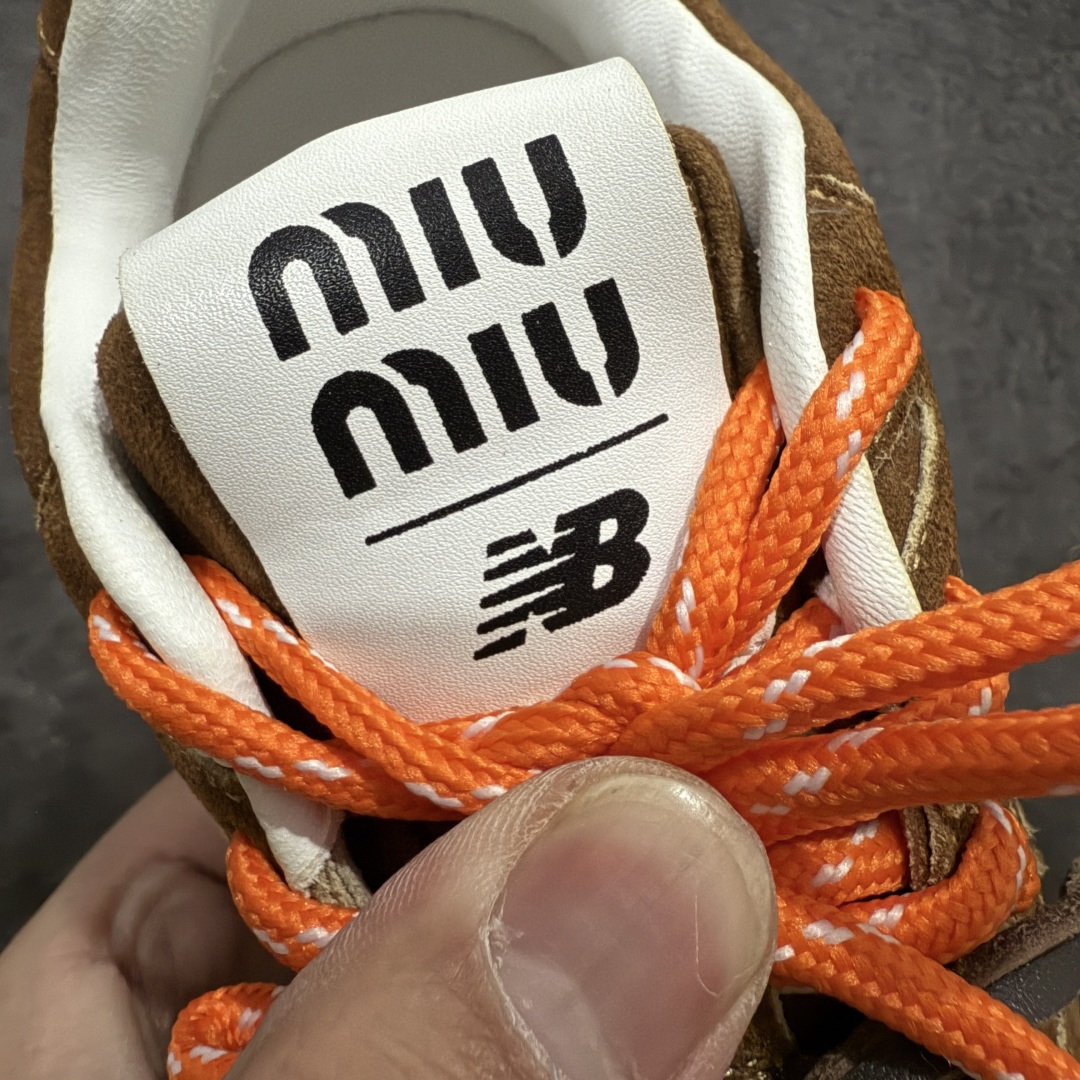 图片[5]-【LW纯原礼盒版】Miumiu x New Balance NB530 新百伦缪缪联名款复古运动鞋 全套原楦原纸板原厂数据开发 原厂三文治网纱 原装进口羊皮加羊反绒正确绒感卡色 正确中底拉帮中底纸板满印细节 冲裁组合 匠心打造 耗时两个月开发完成 工艺极其复杂难度可想而知 新开独立私模大底 全网唯一正确私模大底 高端零售专供产物 尺码：35 36 37 38 39 40 41 42 43 44 45-选品中心