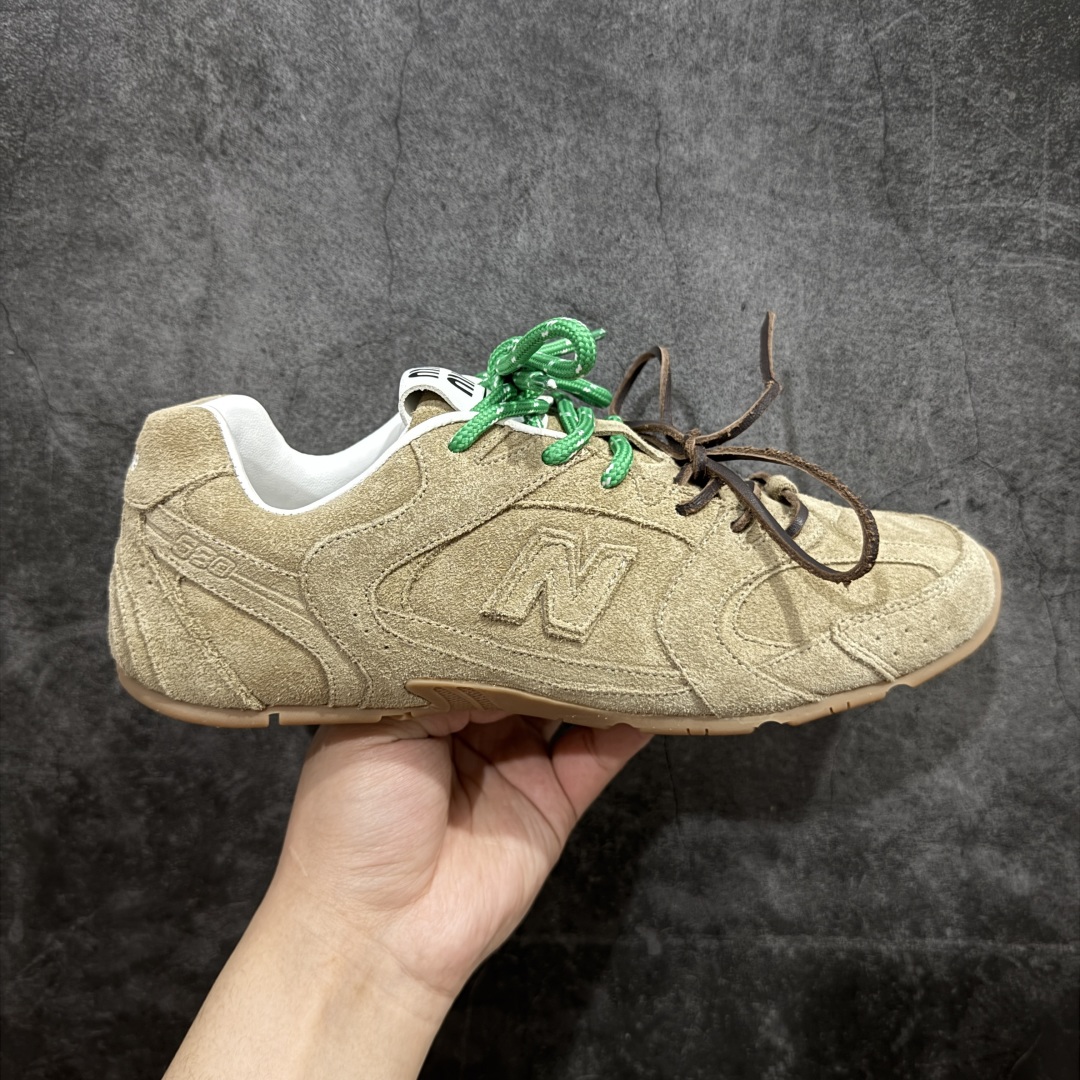 【LW纯原礼盒版】Miumiu x New Balance NB530 新百伦缪缪联名款复古运动鞋 全套原楦原纸板原厂数据开发 原厂三文治网纱 原装进口羊皮加羊反绒正确绒感卡色 正确中底拉帮中底纸板满印细节 冲裁组合 匠心打造 耗时两个月开发完成 工艺极其复杂难度可想而知 新开独立私模大底 全网唯一正确私模大底 高端零售专供产物 尺码:35 36 37 38 39 40 41 42 43 44 45-选品中心