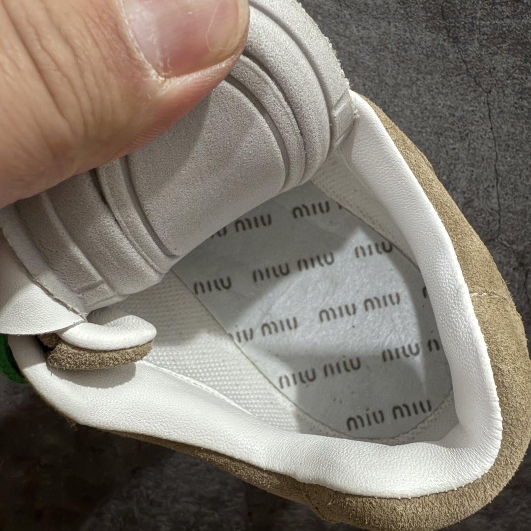 图片[9]-【LW纯原礼盒版】Miumiu x New Balance NB530 新百伦缪缪联名款复古运动鞋 全套原楦原纸板原厂数据开发 原厂三文治网纱 原装进口羊皮加羊反绒正确绒感卡色 正确中底拉帮中底纸板满印细节 冲裁组合 匠心打造 耗时两个月开发完成 工艺极其复杂难度可想而知 新开独立私模大底 全网唯一正确私模大底 高端零售专供产物 尺码：35 36 37 38 39 40 41 42 43 44 45-选品中心