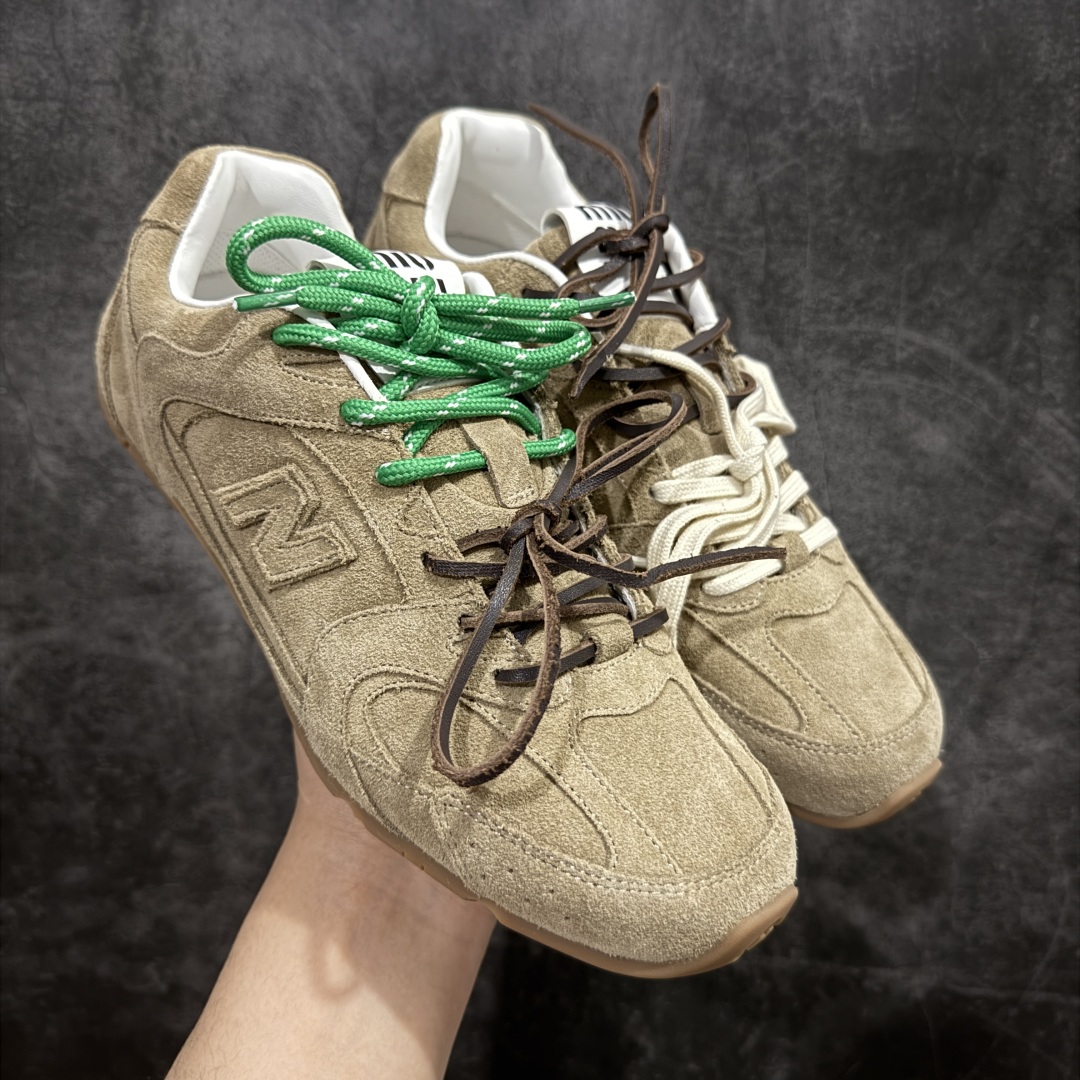 【LW纯原礼盒版】Miumiu x New Balance NB530 新百伦缪缪联名款复古运动鞋 全套原楦原纸板原厂数据开发 原厂三文治网纱 原装进口羊皮加羊反绒正确绒感卡色 正确中底拉帮中底纸板满印细节 冲裁组合 匠心打造 耗时两个月开发完成 工艺极其复杂难度可想而知 新开独立私模大底 全网唯一正确私模大底 高端零售专供产物 尺码:35 36 37 38 39 40 41 42 43 44 45-选品中心