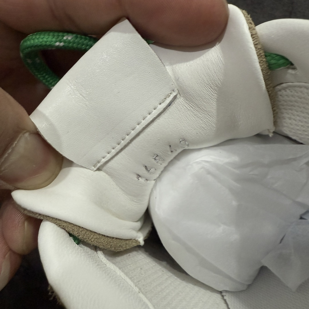 图片[7]-【LW纯原礼盒版】Miumiu x New Balance NB530 新百伦缪缪联名款复古运动鞋 全套原楦原纸板原厂数据开发 原厂三文治网纱 原装进口羊皮加羊反绒正确绒感卡色 正确中底拉帮中底纸板满印细节 冲裁组合 匠心打造 耗时两个月开发完成 工艺极其复杂难度可想而知 新开独立私模大底 全网唯一正确私模大底 高端零售专供产物 尺码：35 36 37 38 39 40 41 42 43 44 45-选品中心