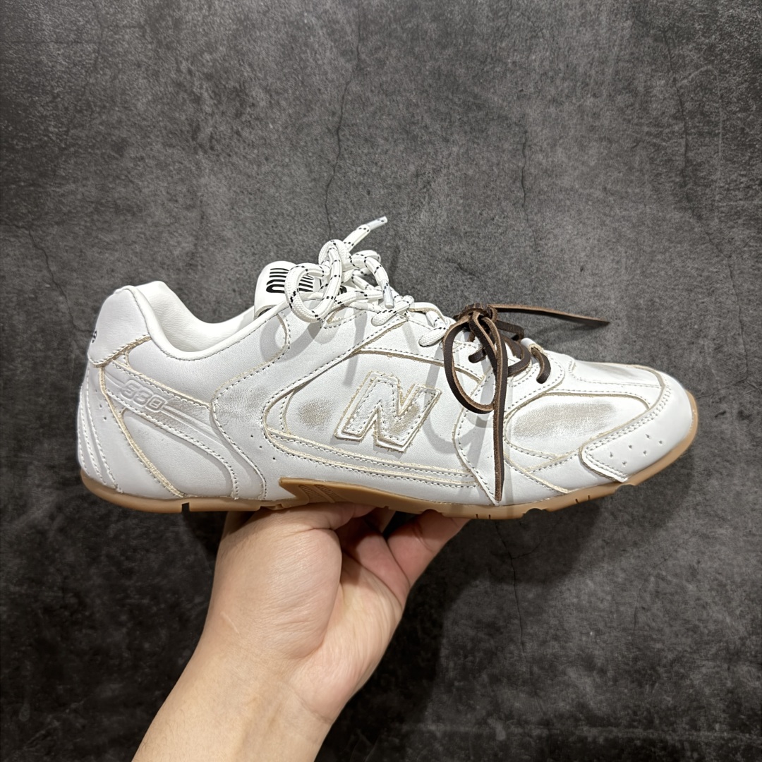 【LW纯原礼盒版】Miumiu x New Balance NB530 新百伦缪缪联名款复古运动鞋 全套原楦原纸板原厂数据开发 原厂三文治网纱 原装进口羊皮加羊反绒正确绒感卡色 正确中底拉帮中底纸板满印细节 冲裁组合 匠心打造 耗时两个月开发完成 工艺极其复杂难度可想而知 新开独立私模大底 全网唯一正确私模大底 高端零售专供产物 尺码:35 36 37 38 39 40 41 42 43 44 45-选品中心
