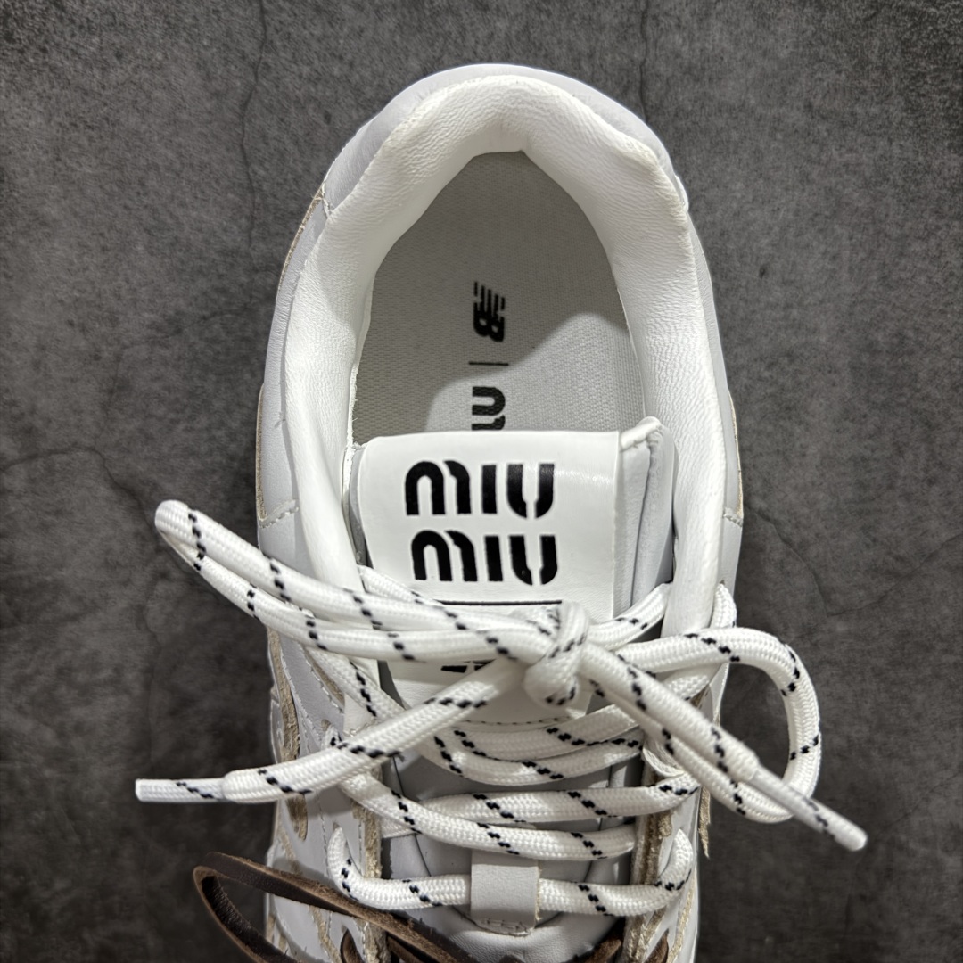 图片[8]-【LW纯原礼盒版】Miumiu x New Balance NB530 新百伦缪缪联名款复古运动鞋 全套原楦原纸板原厂数据开发 原厂三文治网纱 原装进口羊皮加羊反绒正确绒感卡色 正确中底拉帮中底纸板满印细节 冲裁组合 匠心打造 耗时两个月开发完成 工艺极其复杂难度可想而知 新开独立私模大底 全网唯一正确私模大底 高端零售专供产物 尺码：35 36 37 38 39 40 41 42 43 44 45-选品中心