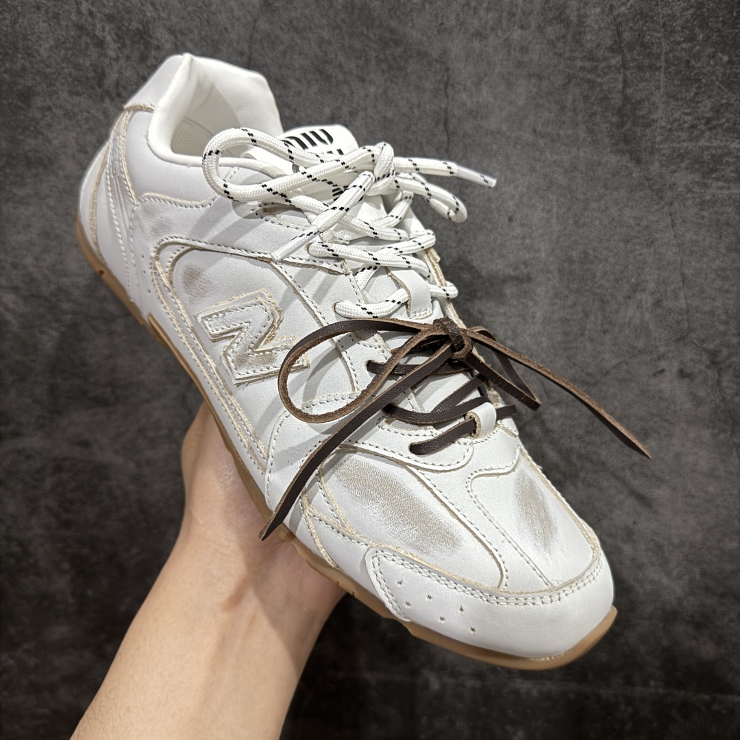 图片[3]-【LW纯原礼盒版】Miumiu x New Balance NB530 新百伦缪缪联名款复古运动鞋 全套原楦原纸板原厂数据开发 原厂三文治网纱 原装进口羊皮加羊反绒正确绒感卡色 正确中底拉帮中底纸板满印细节 冲裁组合 匠心打造 耗时两个月开发完成 工艺极其复杂难度可想而知 新开独立私模大底 全网唯一正确私模大底 高端零售专供产物 尺码：35 36 37 38 39 40 41 42 43 44 45-选品中心