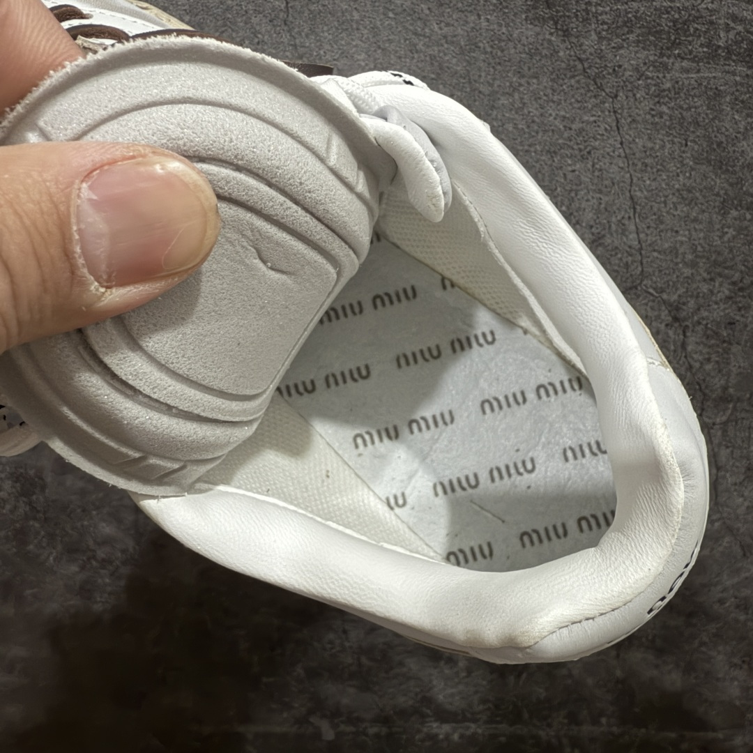 图片[9]-【LW纯原礼盒版】Miumiu x New Balance NB530 新百伦缪缪联名款复古运动鞋 全套原楦原纸板原厂数据开发 原厂三文治网纱 原装进口羊皮加羊反绒正确绒感卡色 正确中底拉帮中底纸板满印细节 冲裁组合 匠心打造 耗时两个月开发完成 工艺极其复杂难度可想而知 新开独立私模大底 全网唯一正确私模大底 高端零售专供产物 尺码：35 36 37 38 39 40 41 42 43 44 45-选品中心
