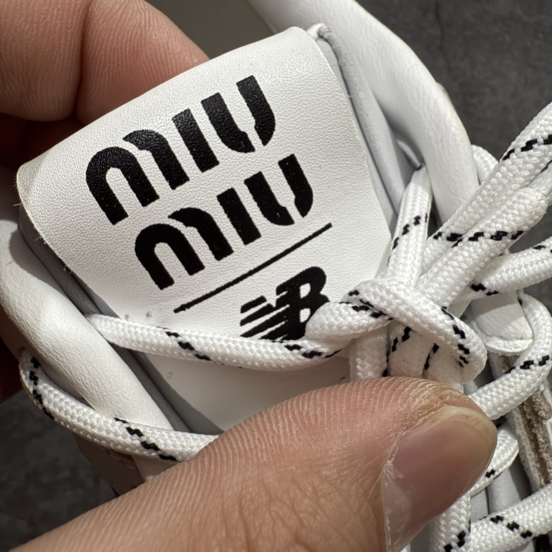图片[6]-【LW纯原礼盒版】Miumiu x New Balance NB530 新百伦缪缪联名款复古运动鞋 全套原楦原纸板原厂数据开发 原厂三文治网纱 原装进口羊皮加羊反绒正确绒感卡色 正确中底拉帮中底纸板满印细节 冲裁组合 匠心打造 耗时两个月开发完成 工艺极其复杂难度可想而知 新开独立私模大底 全网唯一正确私模大底 高端零售专供产物 尺码：35 36 37 38 39 40 41 42 43 44 45-选品中心