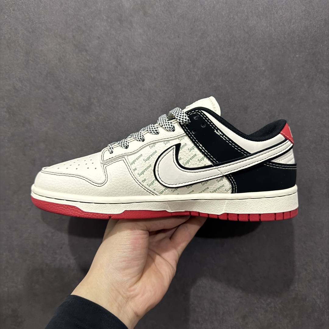 图片[2]-【定制版】Nike SB Dunk Low x Supreme 白黑红三小钩满天星 纯原大厂出品 极力推荐👏 原装头层材料 独家版型蒸餾加工 帶來的是更好的视觉和脚感体验 大厂纯原品质出货 清洁度 电绣工艺 皮料切割干净无任何毛边 细节完美 货号：XS6089 504 尺码：36 36.5 37.5 38 38.5 39 40 40.5 41 42 42.5 43 44 44.5 45-选品中心