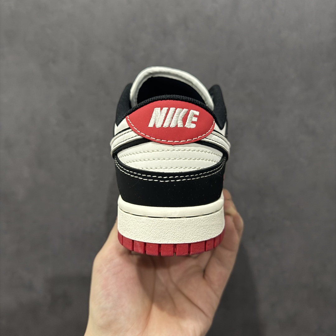 图片[4]-【定制版】Nike SB Dunk Low x Supreme 白黑红三小钩满天星 纯原大厂出品 极力推荐👏 原装头层材料 独家版型蒸餾加工 帶來的是更好的视觉和脚感体验 大厂纯原品质出货 清洁度 电绣工艺 皮料切割干净无任何毛边 细节完美 货号：XS6089 504 尺码：36 36.5 37.5 38 38.5 39 40 40.5 41 42 42.5 43 44 44.5 45-选品中心