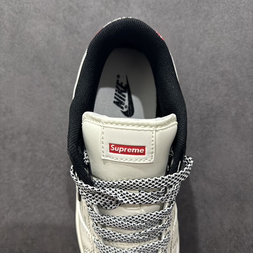 图片[7]-【定制版】Nike SB Dunk Low x Supreme 白黑红三小钩满天星 纯原大厂出品 极力推荐👏 原装头层材料 独家版型蒸餾加工 帶來的是更好的视觉和脚感体验 大厂纯原品质出货 清洁度 电绣工艺 皮料切割干净无任何毛边 细节完美 货号：XS6089 504 尺码：36 36.5 37.5 38 38.5 39 40 40.5 41 42 42.5 43 44 44.5 45-选品中心