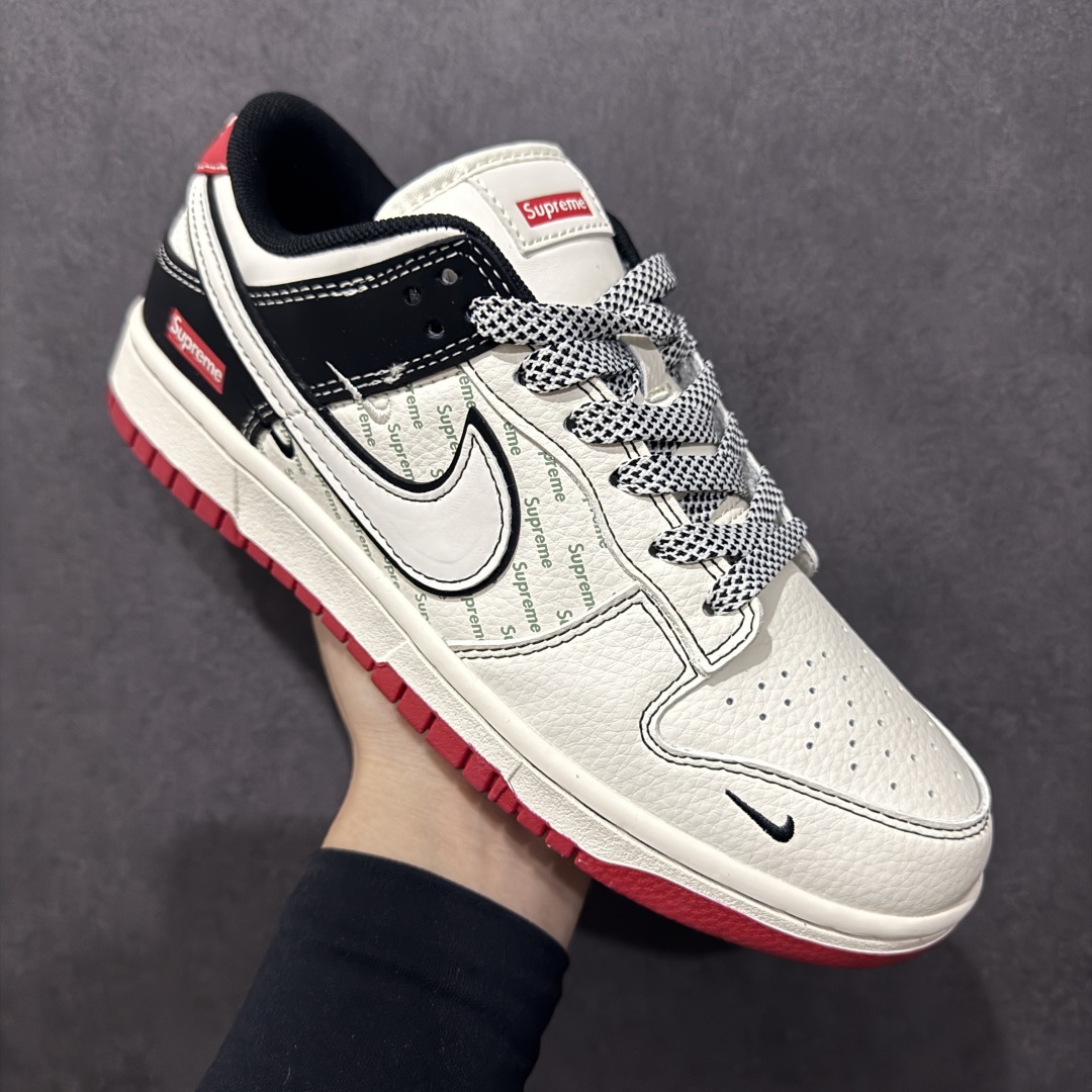 图片[3]-【定制版】Nike SB Dunk Low x Supreme 白黑红三小钩满天星 纯原大厂出品 极力推荐👏 原装头层材料 独家版型蒸餾加工 帶來的是更好的视觉和脚感体验 大厂纯原品质出货 清洁度 电绣工艺 皮料切割干净无任何毛边 细节完美 货号：XS6089 504 尺码：36 36.5 37.5 38 38.5 39 40 40.5 41 42 42.5 43 44 44.5 45-选品中心