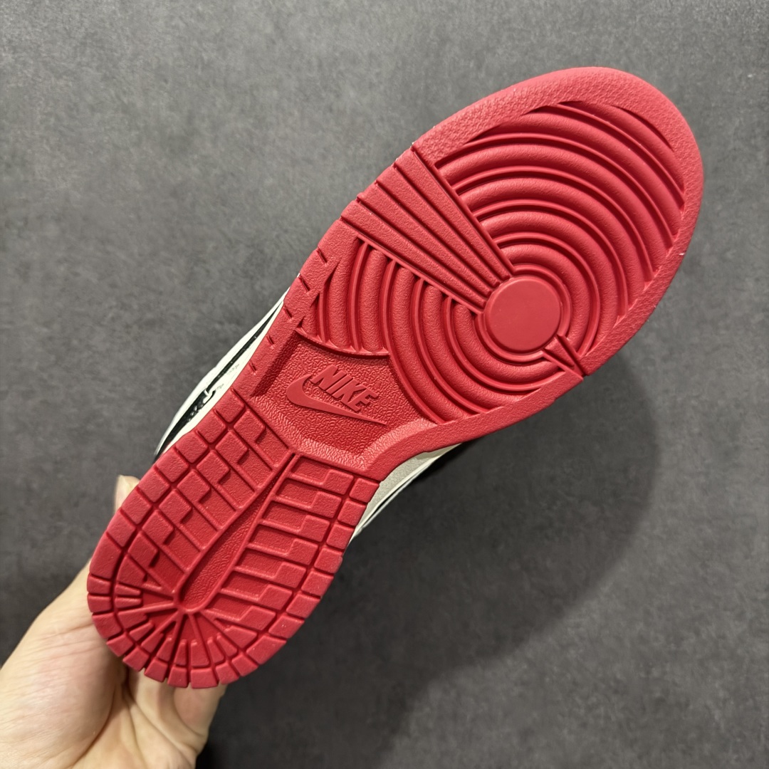 图片[9]-【定制版】Nike SB Dunk Low x Supreme 白黑红三小钩满天星 纯原大厂出品 极力推荐👏 原装头层材料 独家版型蒸餾加工 帶來的是更好的视觉和脚感体验 大厂纯原品质出货 清洁度 电绣工艺 皮料切割干净无任何毛边 细节完美 货号：XS6089 504 尺码：36 36.5 37.5 38 38.5 39 40 40.5 41 42 42.5 43 44 44.5 45-选品中心