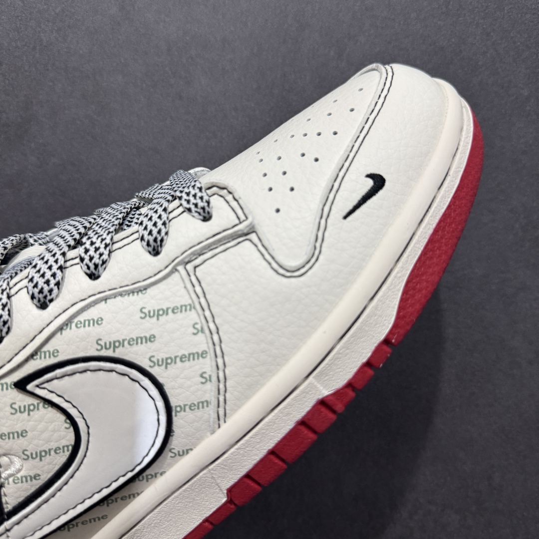 图片[5]-【定制版】Nike SB Dunk Low x Supreme 白黑红三小钩满天星 纯原大厂出品 极力推荐👏 原装头层材料 独家版型蒸餾加工 帶來的是更好的视觉和脚感体验 大厂纯原品质出货 清洁度 电绣工艺 皮料切割干净无任何毛边 细节完美 货号：XS6089 504 尺码：36 36.5 37.5 38 38.5 39 40 40.5 41 42 42.5 43 44 44.5 45-选品中心