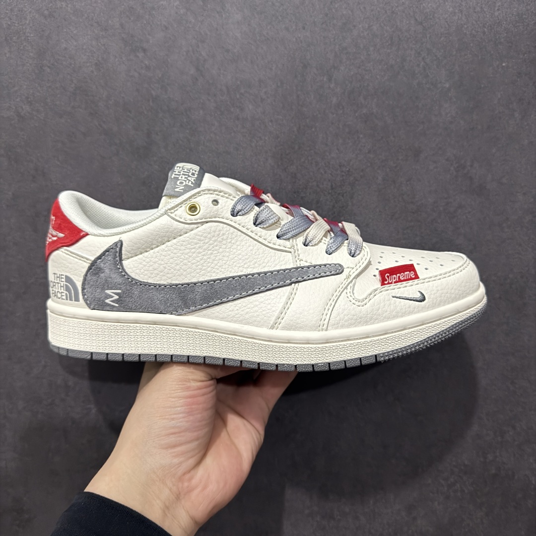 【定制版】Travis Scott x Nike Air Jordan 1 Low x The North Face Air Jordan 1 Low 反转白灰红小钩翻毛倒钩 全鞋采用原装头层皮,用料扎实 精雕细琢 鞋型极致还原 飞翼3D打印改良 深度立体 四线中底拉帮皮料选材 钢印 背胶一应俱全 全新批次 原装原模大底全鞋原厂定制皮料,手感细腻正确折边工艺 完美细节诠释 货号:FC1688 212 尺码:36 36.5 37.5 38 38.5 39 40 40.5 41 42 42.5 43 44 44.5 45-选品中心
