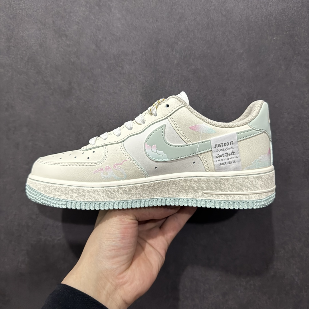 图片[2]-【定制版】Nike Air Force 1 Low 07 蛇年限定 白蛇 原楦头原纸板 打造纯正低帮空军版型 专注外贸渠道 全掌内置蜂窝气垫 原盒配件 原厂中底钢印、拉帮完美 货号：FB1839 112 尺码：36 36.5 37.5 38 38.5 39 40 40.5 41 42 42.5 43 44 44.5 45-选品中心