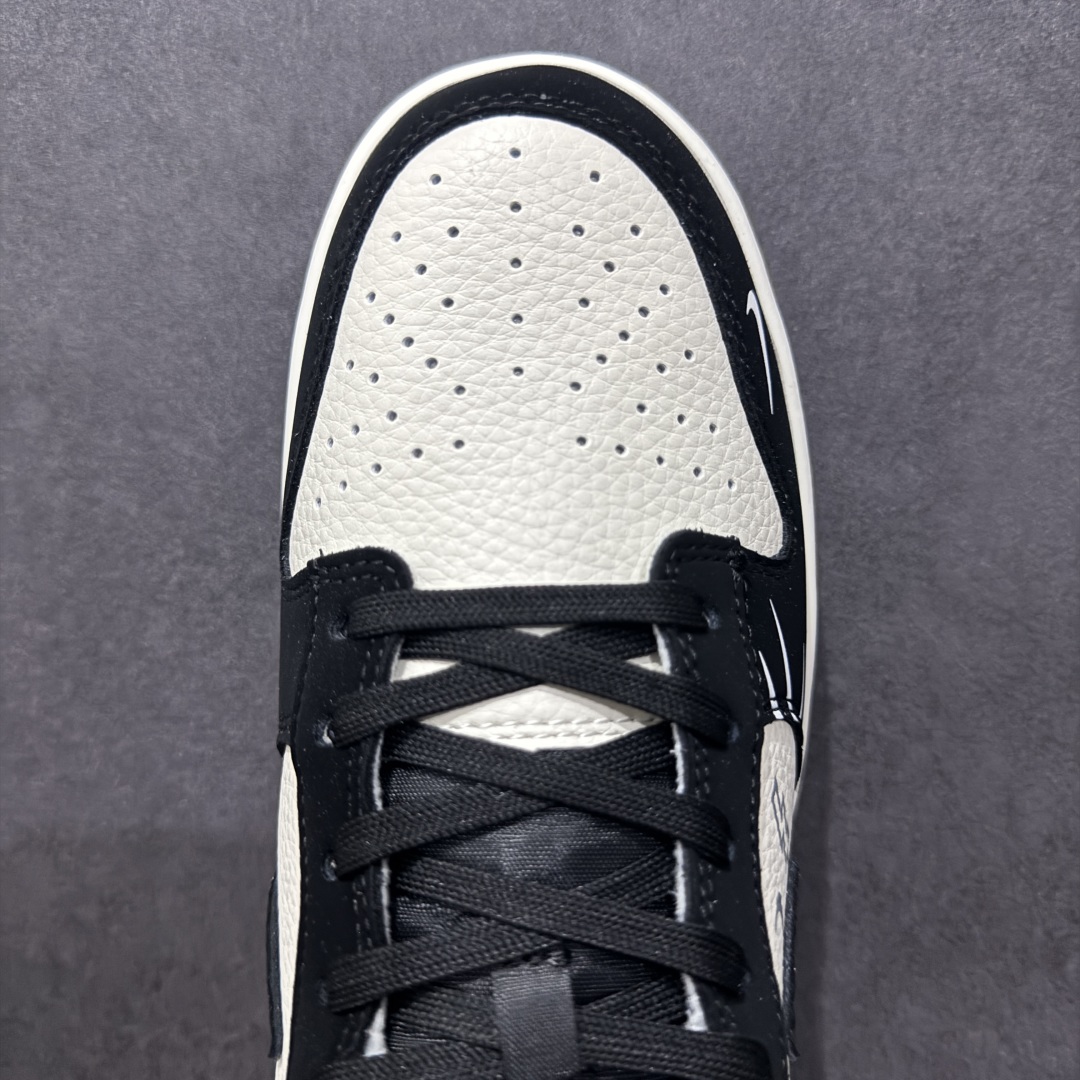 图片[8]-【定制版】Nk SB Dunk Low 斯图西系列 涂鸦黑勾 周年高端定制 低帮休闲板鞋  #定制鞋盒 大厂纯原品质出货 超高清洁度 皮料切割干净无任何毛边 细节完美   货号：KK1333-035 尺码：36 36.5 37.5 38 38.5 39 40 40.5 41 42 42.5 43 44 44.5 45-选品中心