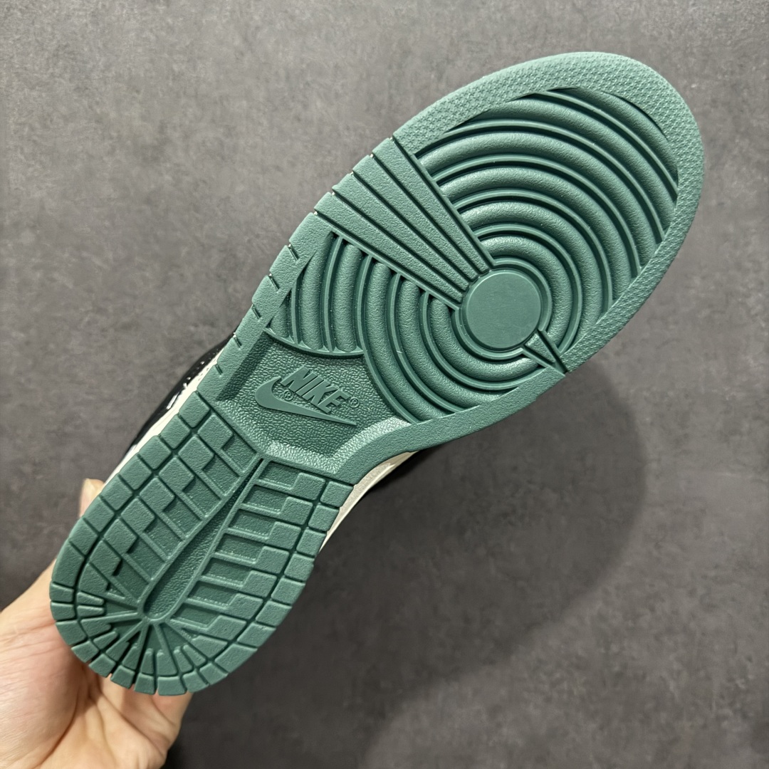 图片[9]-【定制版】Nk SB Dunk Low 斯图西系列 涂鸦黑勾 周年高端定制 低帮休闲板鞋  #定制鞋盒 大厂纯原品质出货 超高清洁度 皮料切割干净无任何毛边 细节完美   货号：KK1333-035 尺码：36 36.5 37.5 38 38.5 39 40 40.5 41 42 42.5 43 44 44.5 45-选品中心