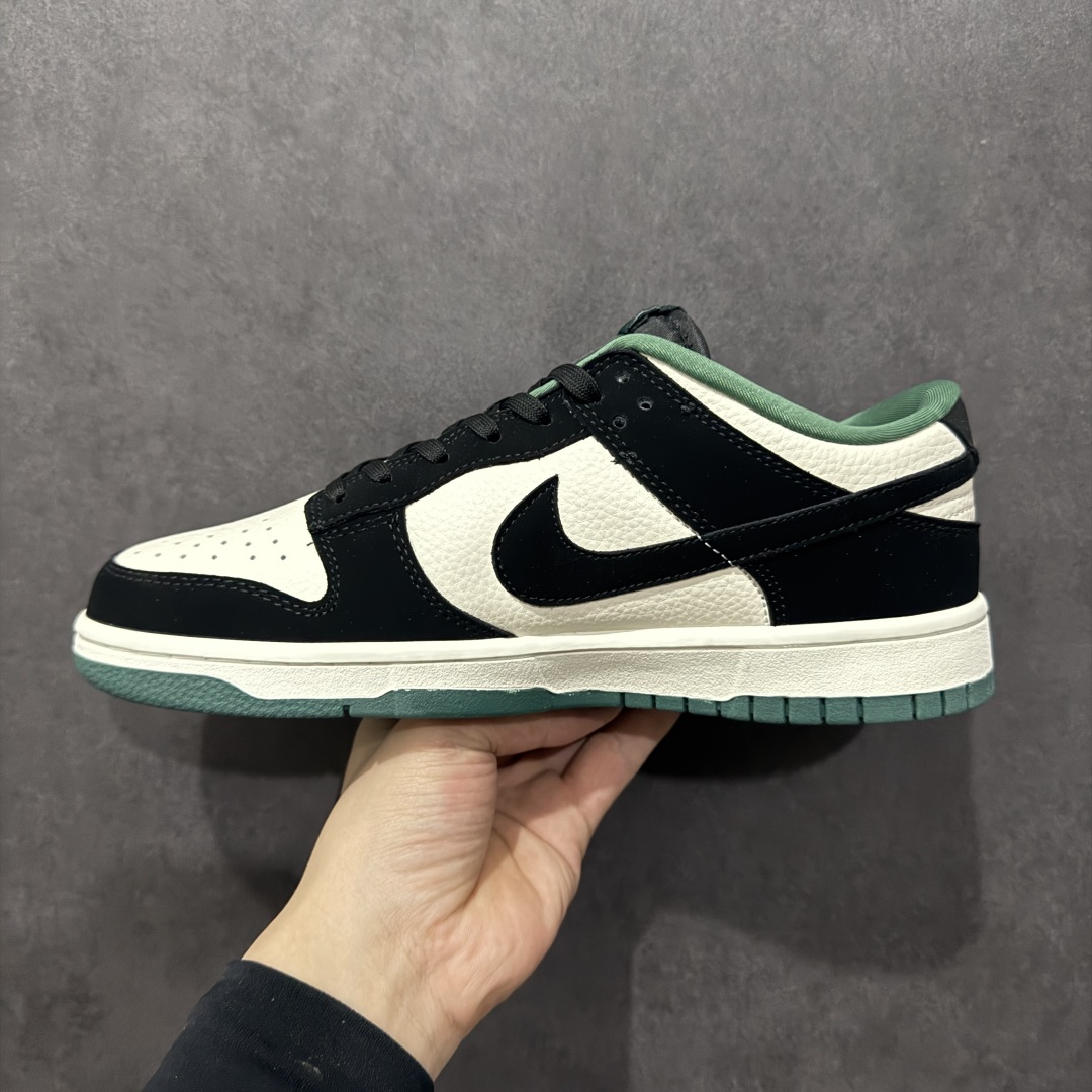 图片[2]-【定制版】Nk SB Dunk Low 斯图西系列 涂鸦黑勾 周年高端定制 低帮休闲板鞋  #定制鞋盒 大厂纯原品质出货 超高清洁度 皮料切割干净无任何毛边 细节完美   货号：KK1333-035 尺码：36 36.5 37.5 38 38.5 39 40 40.5 41 42 42.5 43 44 44.5 45-选品中心