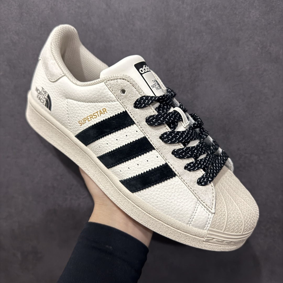 图片[3]-【定制版】Ad Superstar 三叶草低帮休闲百搭贝壳头板鞋 BZ2504 定制鞋盒 大厂流水作业生产 超高清洁度 皮料切割干净无任何毛边 细节完美   尺码：36 36.5 37.5 38 38.5 39 40 40.5 41 42 42.5 43 44 44.5 45-选品中心