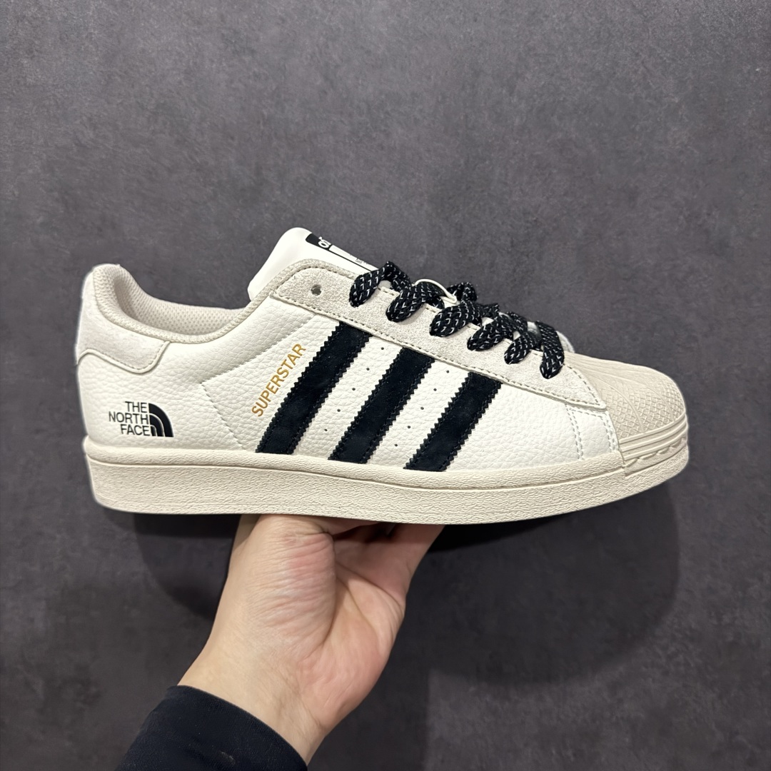 【定制版】Ad Superstar 三叶草低帮休闲百搭贝壳头板鞋 BZ2504 定制鞋盒 大厂流水作业生产 超高清洁度 皮料切割干净无任何毛边 细节完美   尺码:36 36.5 37.5 38 38.5 39 40 40.5 41 42 42.5 43 44 44.5 45-选品中心