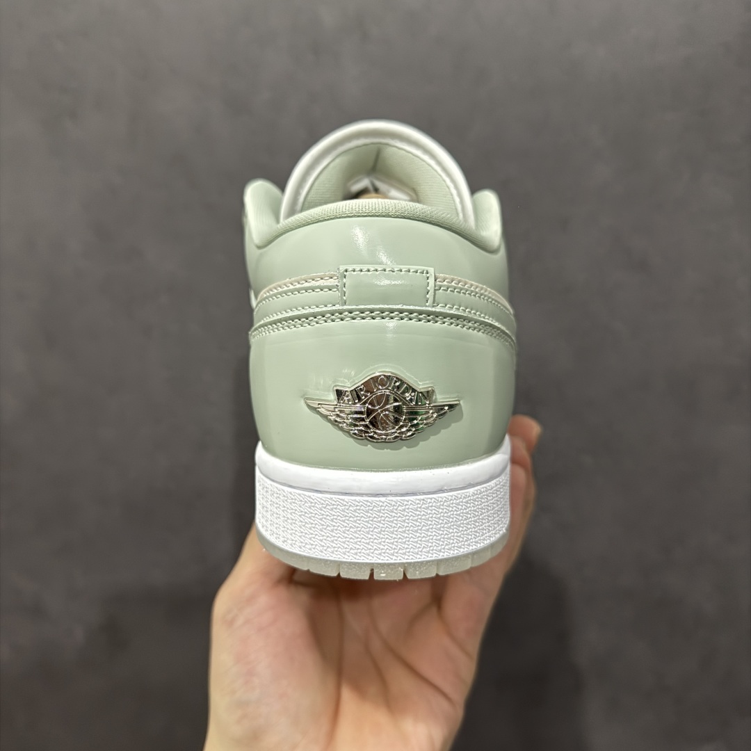图片[4]-【K版】Air Jordan AJ1 Low 低帮 米绿 HF4078-100 全新流水线出品 全部原鞋开发 原楦原纸板开发 全鞋电脑针车 原厂内置全掌气垫 原盒内在原标 唯一Zp原版鞋带绑法 免检产品 全新2022版型 全头层皮料 完美零毛边处理 原厂配置全掌气垫 价格定位良心 几十个配色陆续出货 尺码：36 36.5 37.5 38 38.5 39 40 40.5 41 42 42.5 43 44 44.5 45 46 47.5-选品中心