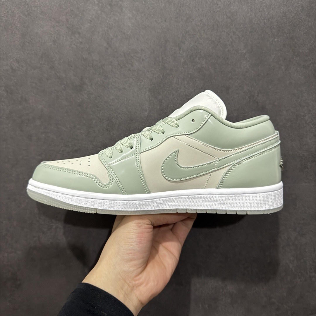 图片[2]-【K版】Air Jordan AJ1 Low 低帮 米绿 HF4078-100 全新流水线出品 全部原鞋开发 原楦原纸板开发 全鞋电脑针车 原厂内置全掌气垫 原盒内在原标 唯一Zp原版鞋带绑法 免检产品 全新2022版型 全头层皮料 完美零毛边处理 原厂配置全掌气垫 价格定位良心 几十个配色陆续出货 尺码：36 36.5 37.5 38 38.5 39 40 40.5 41 42 42.5 43 44 44.5 45 46 47.5-选品中心