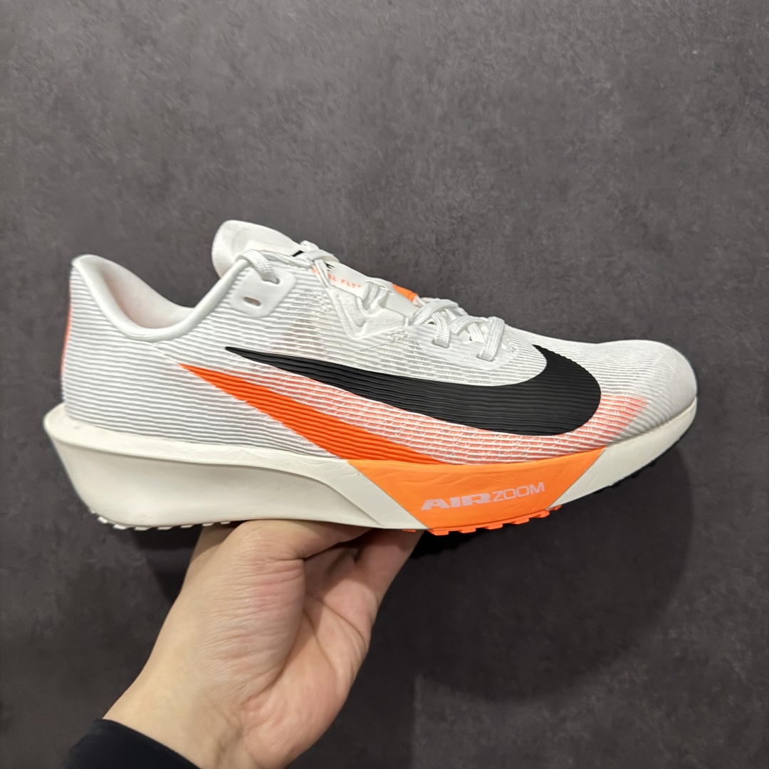 NIKE Zoom Rival Fly 4 耐克超弹轻盈跑步鞋 实拍首发   #鞋款搭载 Flyknit 材料 打造出众弹性 易于穿脱。采用React技术 轻盈耐穿泡绵打造,铸就出众回弹的顺畅迈步体验。 货号: FV6040 104  尺码:36-45带半码-选品中心