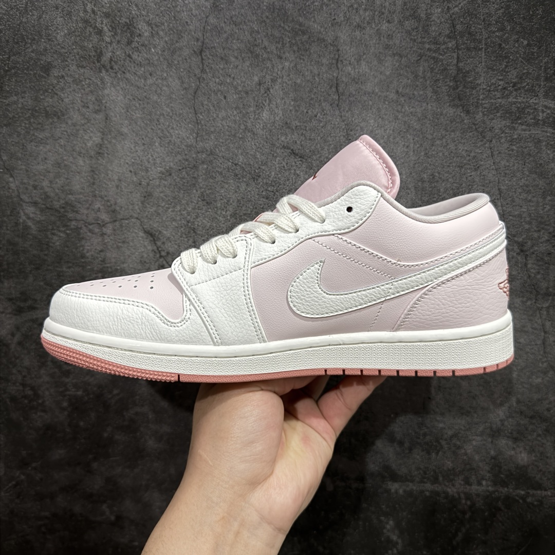 图片[2]-【K版】Air Jordan AJ1 Low 低帮白浅粉 IH0823-611 全新流水线出品 DT版本唯一平替选择 市场第二梯队最强版 全部原鞋开发 原楦原纸板开发 全鞋电脑针车 原厂内置全掌气垫 原盒内在原标 唯一Zp原版鞋带绑法 免检产品 全新2022版型 全头层皮料 完美零毛边处理 原厂配置全掌气垫 价格定位良心 几十个配色陆续出货 尺码：36 36.5 37.5 38 38.5 39 40 40.5 41 42 42.5 43 44 44.5 45 46 47.5-选品中心