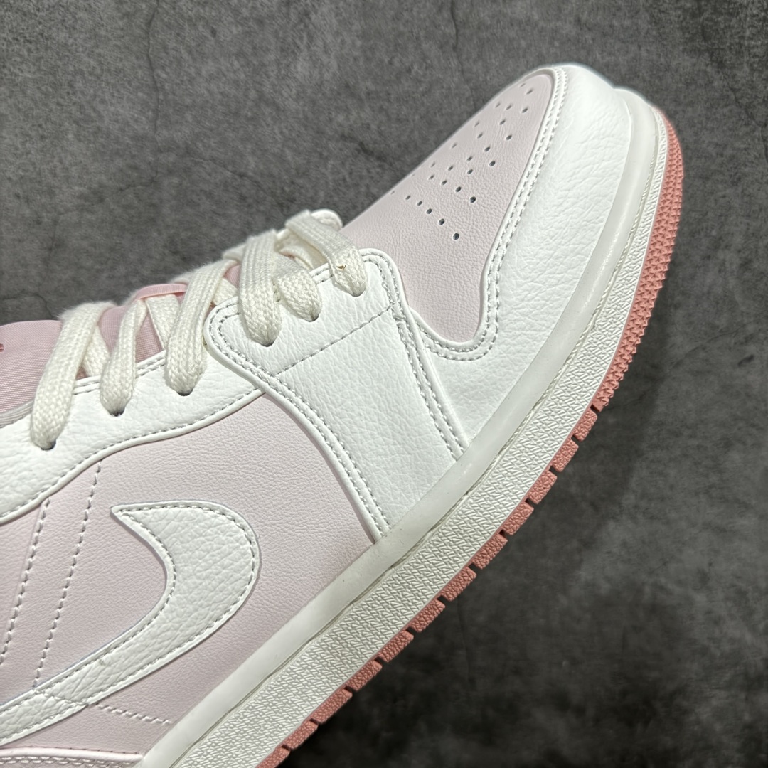 图片[6]-【K版】Air Jordan AJ1 Low 低帮白浅粉 IH0823-611 全新流水线出品 DT版本唯一平替选择 市场第二梯队最强版 全部原鞋开发 原楦原纸板开发 全鞋电脑针车 原厂内置全掌气垫 原盒内在原标 唯一Zp原版鞋带绑法 免检产品 全新2022版型 全头层皮料 完美零毛边处理 原厂配置全掌气垫 价格定位良心 几十个配色陆续出货 尺码：36 36.5 37.5 38 38.5 39 40 40.5 41 42 42.5 43 44 44.5 45 46 47.5-选品中心