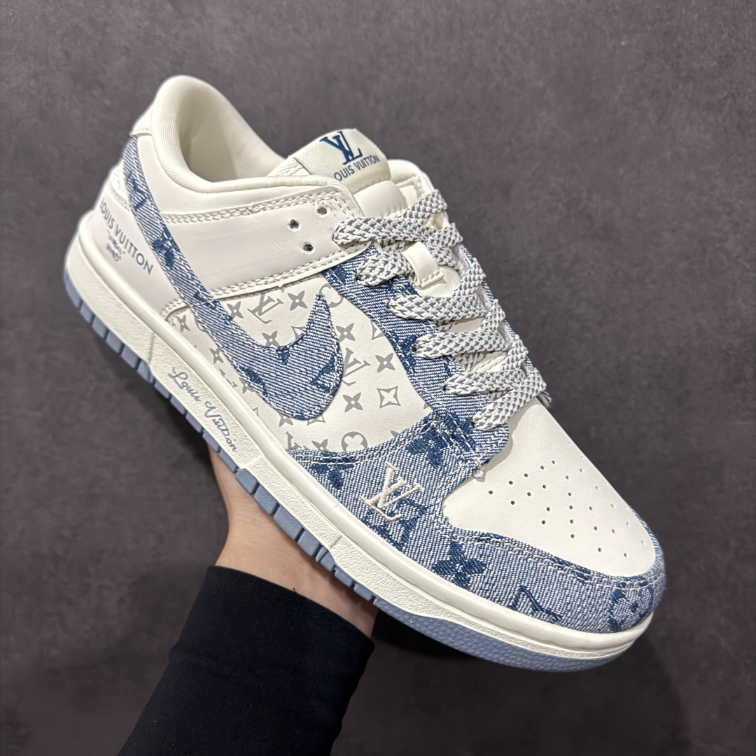 图片[3]-【定制版】Nk SB Dunk Low LV联名 淡蓝牛仔 周年高端定制 低帮休闲板鞋 CH8311-237  #定制鞋盒 大厂纯原品质出货 超高清洁度 皮料切割干净无任何毛边 细节完美   尺码：36 36.5 37.5 38 38.5 39 40 40.5 41 42 42.5 43 44 44.5 45-选品中心