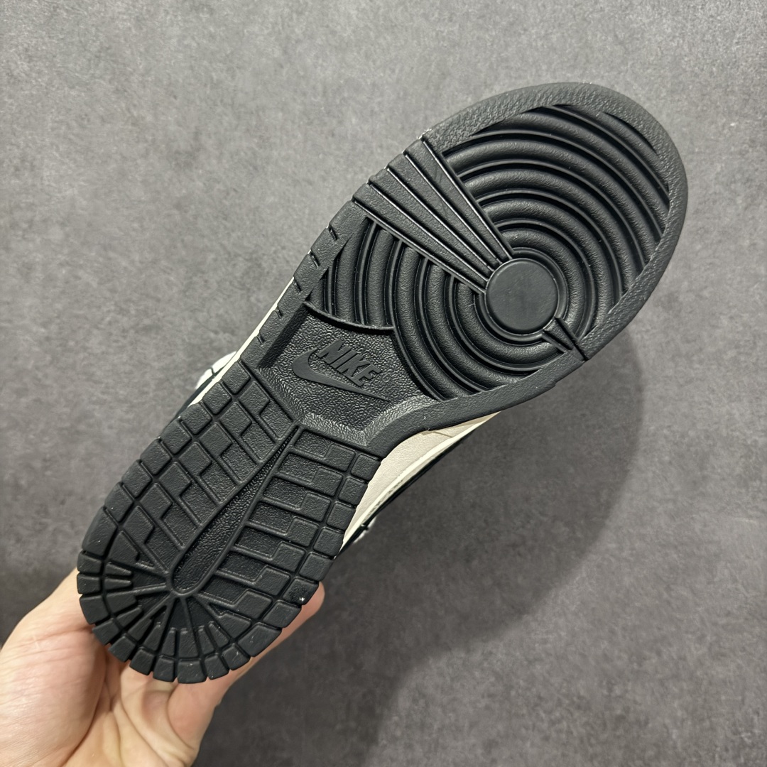 图片[9]-【定制版】Nk SB Dunk Low Off White联名 绑带猪八弹幕黑勾 周年高端定制 低帮休闲板鞋 YX5066-226  #定制鞋盒 大厂纯原品质出货 超高清洁度 皮料切割干净无任何毛边 细节完美   尺码：36 36.5 37.5 38 38.5 39 40 40.5 41 42 42.5 43 44 44.5 45-选品中心