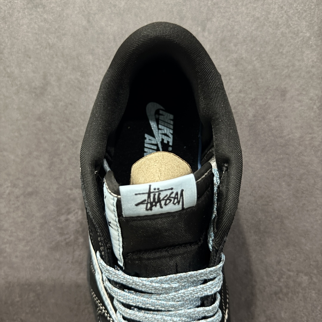 图片[7]-【定制版】Travis Scott x Fragment Design x Air Jordan 1 Low OG SP AJ1 乔1 斯图西联名 黑蒂芙尼 低帮文化休闲板鞋 XS2024-008  #多方联名合作融合了Travis Scott 独特的音乐风格，藤原浩个性的设计风格以及Jordan品牌的经典元素 使其成为一双具有独特身份和价值的鞋子 清新而立体的外观加上联名标识更突出了其独特身份 这种配色方案显示出活力和时尚感 在视觉上引人注目 鞋身的质感和细腻的细节处理使其显得高端而格调十足 这款“倒钩”联名是设计与创意完美结合 融合多方的个性风格是一款备受瞩目的潮流鞋款  尺码：36 36.5 37.5 38 38.5 39 40 40.5 41 42 42.5 43 44 44.5 45-选品中心