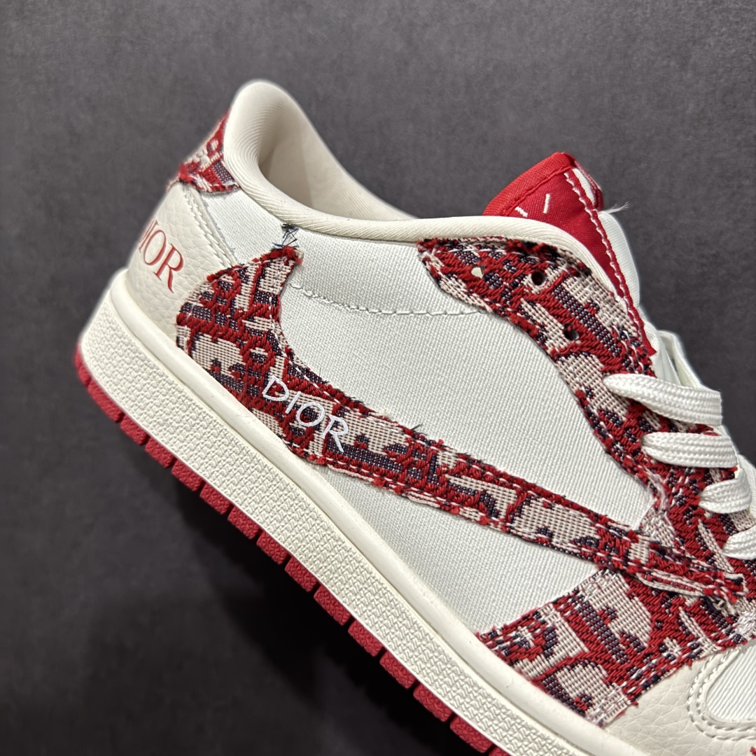 图片[6]-【定制版】Travis Scott x Fragment Design x Air Jordan 1 Low OG SP AJ1 乔1 迪奥联名 米红针织 低帮文化休闲板鞋 XS2024-042  #多方联名合作融合了Travis Scott 独特的音乐风格，藤原浩个性的设计风格以及Jordan品牌的经典元素 使其成为一双具有独特身份和价值的鞋子 清新而立体的外观加上联名标识更突出了其独特身份 这种配色方案显示出活力和时尚感 在视觉上引人注目 鞋身的质感和细腻的细节处理使其显得高端而格调十足 这款“倒钩”联名是设计与创意完美结合 融合多方的个性风格是一款备受瞩目的潮流鞋款  尺码：36 36.5 37.5 38 38.5 39 40 40.5 41 42 42.5 43 44 44.5 45-选品中心