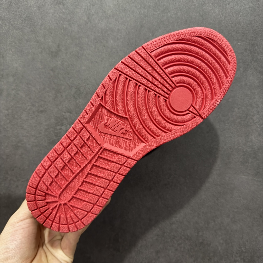 图片[9]-【定制版】Travis Scott x Fragment Design x Air Jordan 1 Low OG SP AJ1 乔1 迪奥联名 米红针织 低帮文化休闲板鞋 XS2024-042  #多方联名合作融合了Travis Scott 独特的音乐风格，藤原浩个性的设计风格以及Jordan品牌的经典元素 使其成为一双具有独特身份和价值的鞋子 清新而立体的外观加上联名标识更突出了其独特身份 这种配色方案显示出活力和时尚感 在视觉上引人注目 鞋身的质感和细腻的细节处理使其显得高端而格调十足 这款“倒钩”联名是设计与创意完美结合 融合多方的个性风格是一款备受瞩目的潮流鞋款  尺码：36 36.5 37.5 38 38.5 39 40 40.5 41 42 42.5 43 44 44.5 45-选品中心