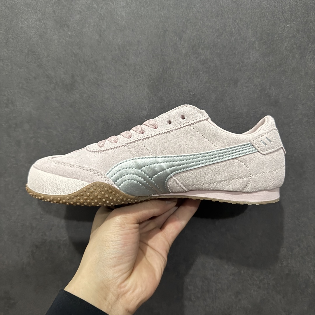 图片[2]-【公司级】Puma Bella UT Leather 防滑耐磨低帮德训板鞋 孔眼底座和脚趾凸起由绒面革材料制成 支持侧踏时的踏步工作 脚背和侧板采用尼龙网布 即使在健身房等使用环境中也能确保透气性 像吸盘一样的设计是为了提高体育馆表面的抓地力性能 货号： 402980-01 尺码： 35.5 36 36.5 37.5 38 38.5 39 40 40.5 41 42 42.5 43 44 45-选品中心