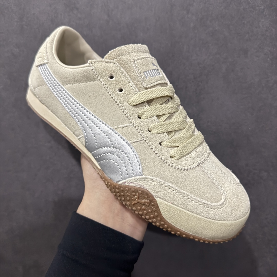 图片[3]-【公司级】Puma Bella UT Leather 防滑耐磨低帮德训板鞋 孔眼底座和脚趾凸起由绒面革材料制成 支持侧踏时的踏步工作 脚背和侧板采用尼龙网布 即使在健身房等使用环境中也能确保透气性 像吸盘一样的设计是为了提高体育馆表面的抓地力性能 货号： 402980-02 尺码： 35.5 36 36.5 37.5 38 38.5 39 40 40.5 41 42 42.5 43 44 45-选品中心