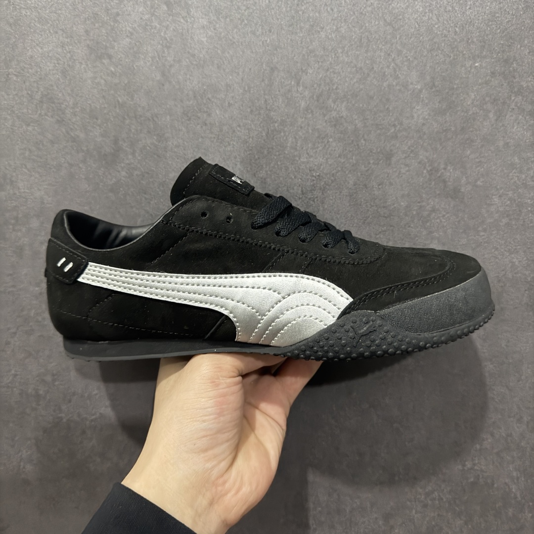 【公司级】Puma Bella UT Leather 防滑耐磨低帮德训板鞋 孔眼底座和脚趾凸起由绒面革材料制成 支持侧踏时的踏步工作 脚背和侧板采用尼龙网布 即使在健身房等使用环境中也能确保透气性 像吸盘一样的设计是为了提高体育馆表面的抓地力性能 货号: 402980-03 尺码: 35.5 36 36.5 37.5 38 38.5 39 40 40.5 41 42 42.5 43 44 45-选品中心