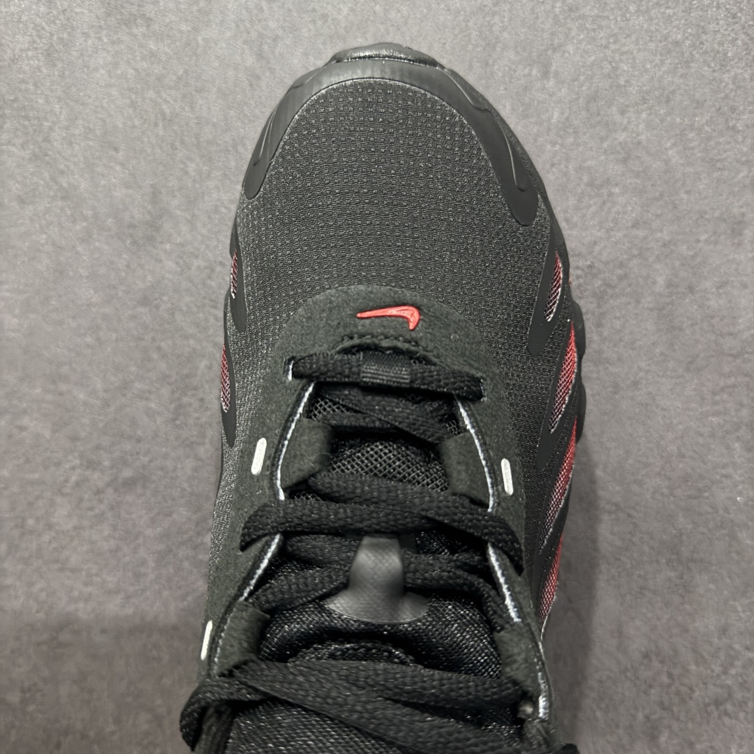 图片[8]-【纯原YH版】NK Air Max DN8 全掌科技气垫 缓震运动跑鞋FQ7860-029 DN8的核心亮点在于其八腔气垫结构 根据不同部位设定的气压值专为行走设计 提供卓越的舒适感 鞋面的设计让人联想到上世纪90年代末至2000年代初的多款Air Max 中底上系列圆形孔洞引发了热议 不少人将其与竞争品牌的缓震技术进行比较 例如K-SWISS 2010年代初推出的Tubes技 及以多孔鞋底闻名的品牌 尺码：36 36.5 37.5 38 38.5 39 40 40.5 41 42 42.5 43 44 44.5 45-选品中心