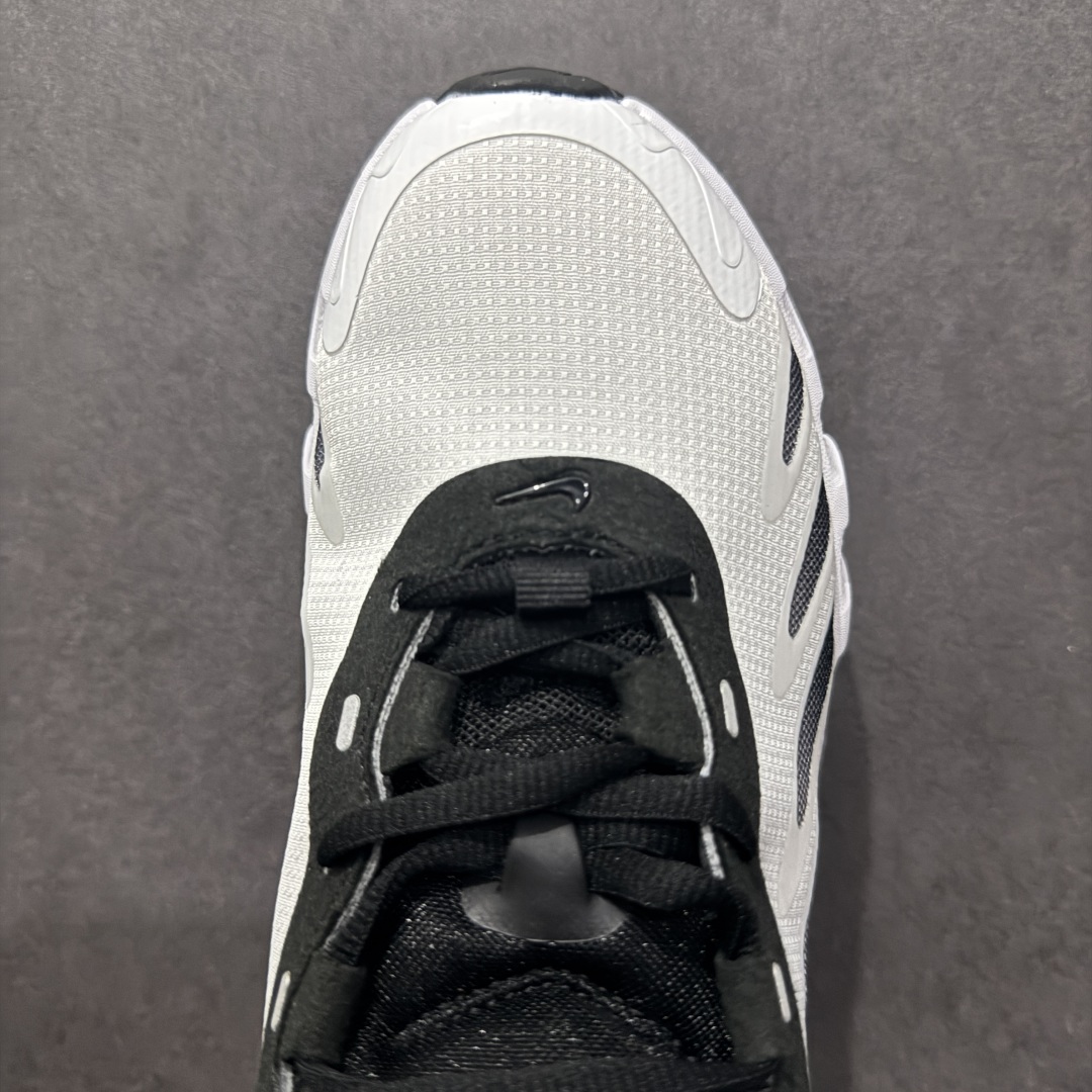 图片[8]-【纯原YH版】NK Air Max DN8 全掌科技气垫 缓震运动跑鞋FQ7860-009 DN8的核心亮点在于其八腔气垫结构 根据不同部位设定的气压值专为行走设计 提供卓越的舒适感 鞋面的设计让人联想到上世纪90年代末至2000年代初的多款Air Max 中底上系列圆形孔洞引发了热议 不少人将其与竞争品牌的缓震技术进行比较 例如K-SWISS 2010年代初推出的Tubes技 及以多孔鞋底闻名的品牌 尺码：36 36.5 37.5 38 38.5 39 40 40.5 41 42 42.5 43 44 44.5 45-选品中心