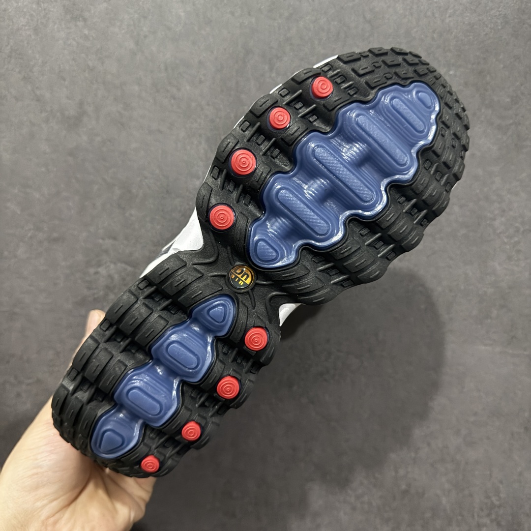 图片[9]-【纯原YH版】NK Air Max DN8 全掌科技气垫 缓震运动跑鞋FQ7860-009 DN8的核心亮点在于其八腔气垫结构 根据不同部位设定的气压值专为行走设计 提供卓越的舒适感 鞋面的设计让人联想到上世纪90年代末至2000年代初的多款Air Max 中底上系列圆形孔洞引发了热议 不少人将其与竞争品牌的缓震技术进行比较 例如K-SWISS 2010年代初推出的Tubes技 及以多孔鞋底闻名的品牌 尺码：36 36.5 37.5 38 38.5 39 40 40.5 41 42 42.5 43 44 44.5 45-选品中心