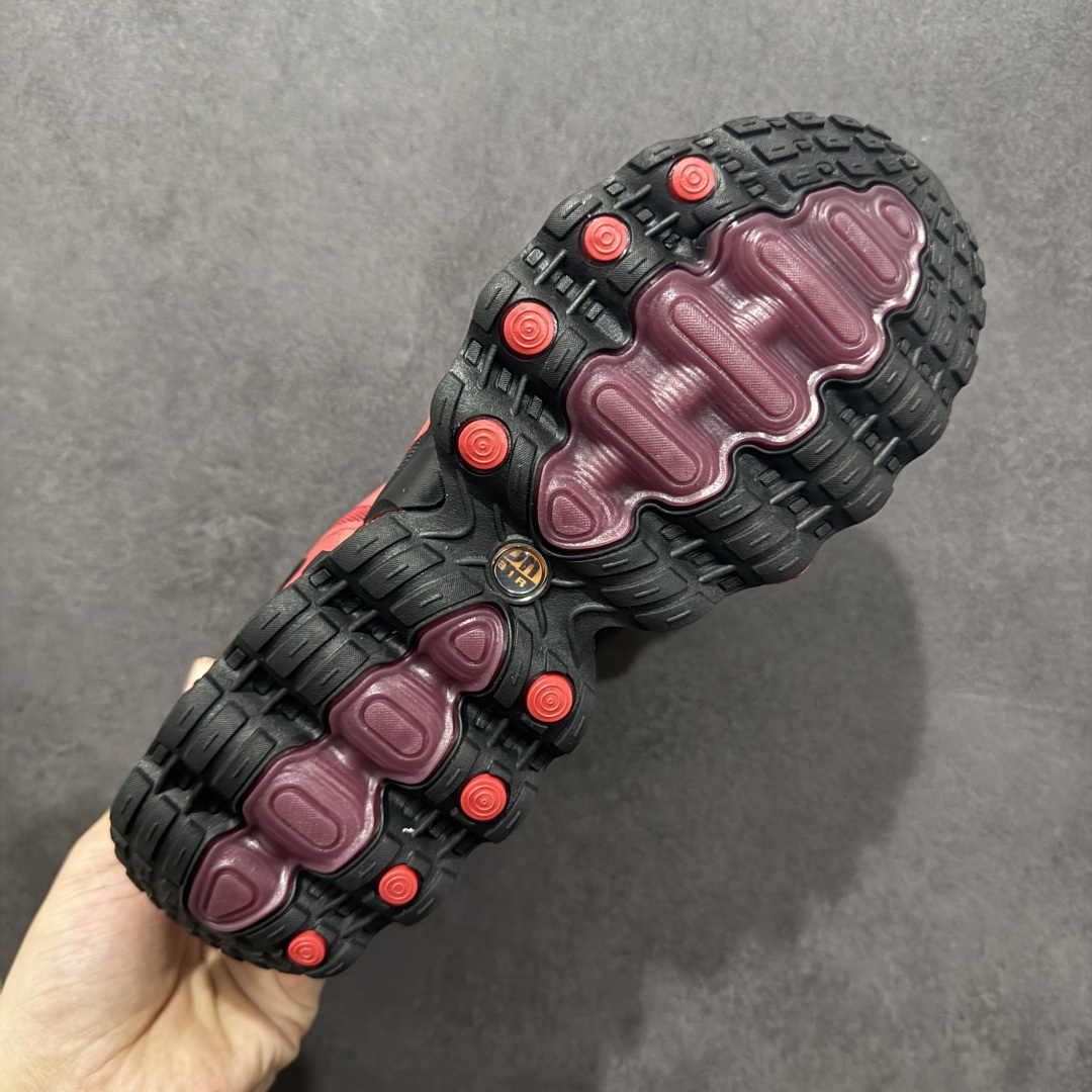 图片[9]-【纯原YH版】NK Air Max DN8 全掌科技气垫 缓震运动跑鞋FQ7860-032 DN8的核心亮点在于其八腔气垫结构 根据不同部位设定的气压值专为行走设计 提供卓越的舒适感 鞋面的设计让人联想到上世纪90年代末至2000年代初的多款Air Max 中底上系列圆形孔洞引发了热议 不少人将其与竞争品牌的缓震技术进行比较 例如K-SWISS 2010年代初推出的Tubes技 及以多孔鞋底闻名的品牌 尺码：36 36.5 37.5 38 38.5 39 40 40.5 41 42 42.5 43 44 44.5 45-选品中心