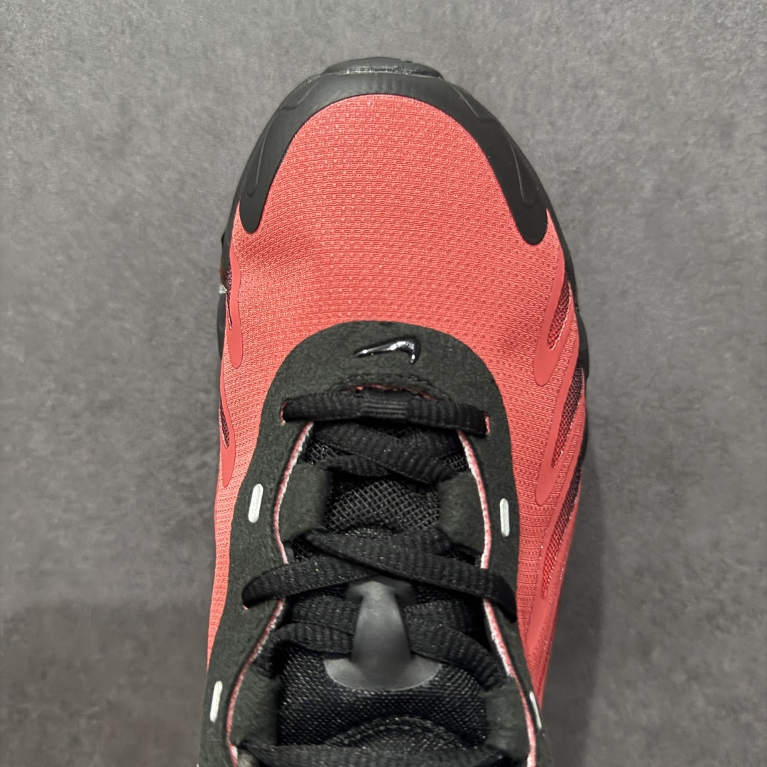 图片[8]-【纯原YH版】NK Air Max DN8 全掌科技气垫 缓震运动跑鞋FQ7860-032 DN8的核心亮点在于其八腔气垫结构 根据不同部位设定的气压值专为行走设计 提供卓越的舒适感 鞋面的设计让人联想到上世纪90年代末至2000年代初的多款Air Max 中底上系列圆形孔洞引发了热议 不少人将其与竞争品牌的缓震技术进行比较 例如K-SWISS 2010年代初推出的Tubes技 及以多孔鞋底闻名的品牌 尺码：36 36.5 37.5 38 38.5 39 40 40.5 41 42 42.5 43 44 44.5 45-选品中心