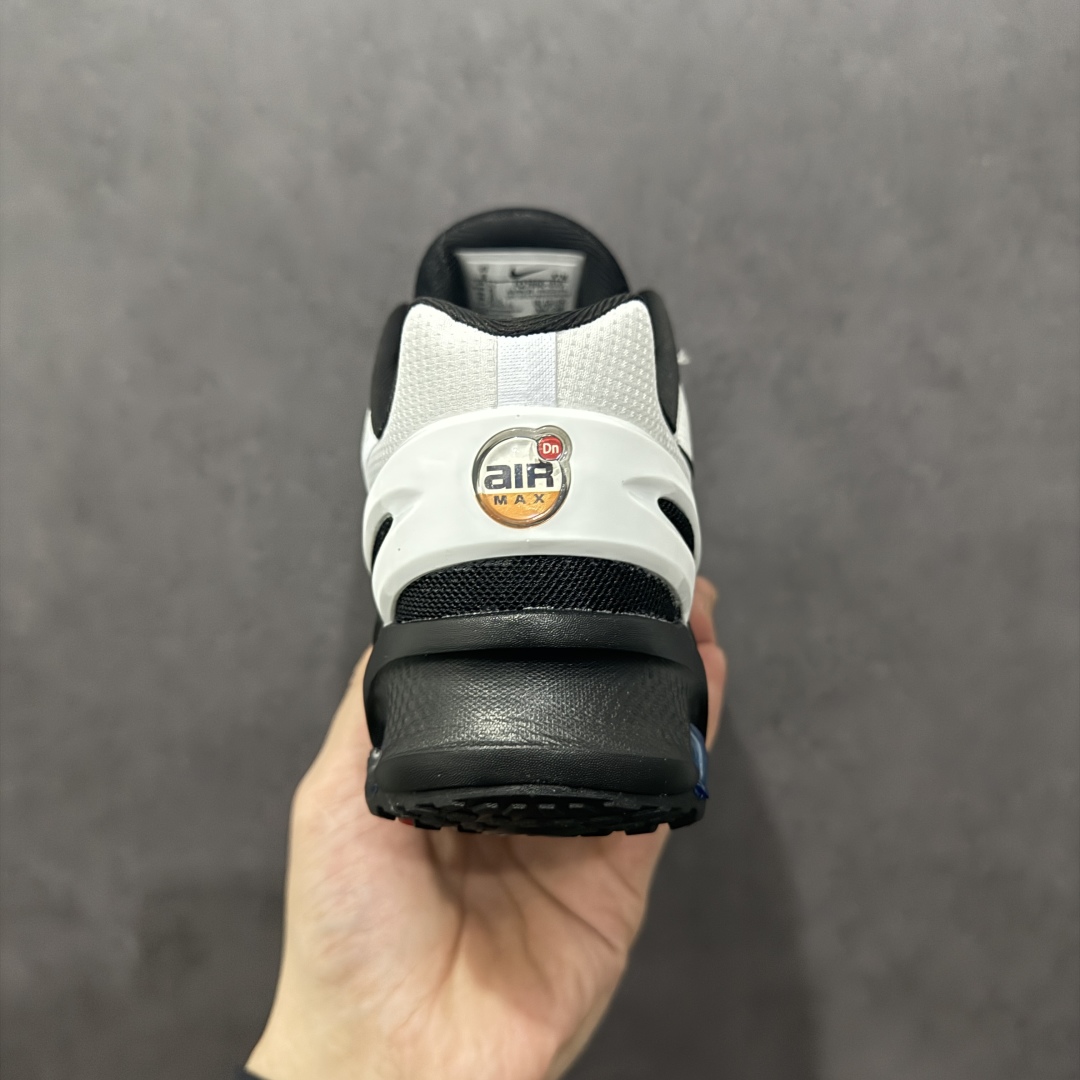 图片[4]-【纯原YH版】NK Air Max DN8 全掌科技气垫 缓震运动跑鞋FQ7860-010 DN8的核心亮点在于其八腔气垫结构 根据不同部位设定的气压值专为行走设计 提供卓越的舒适感 鞋面的设计让人联想到上世纪90年代末至2000年代初的多款Air Max 中底上系列圆形孔洞引发了热议 不少人将其与竞争品牌的缓震技术进行比较 例如K-SWISS 2010年代初推出的Tubes技 及以多孔鞋底闻名的品牌 尺码：36 36.5 37.5 38 38.5 39 40 40.5 41 42 42.5 43 44 44.5 45-选品中心