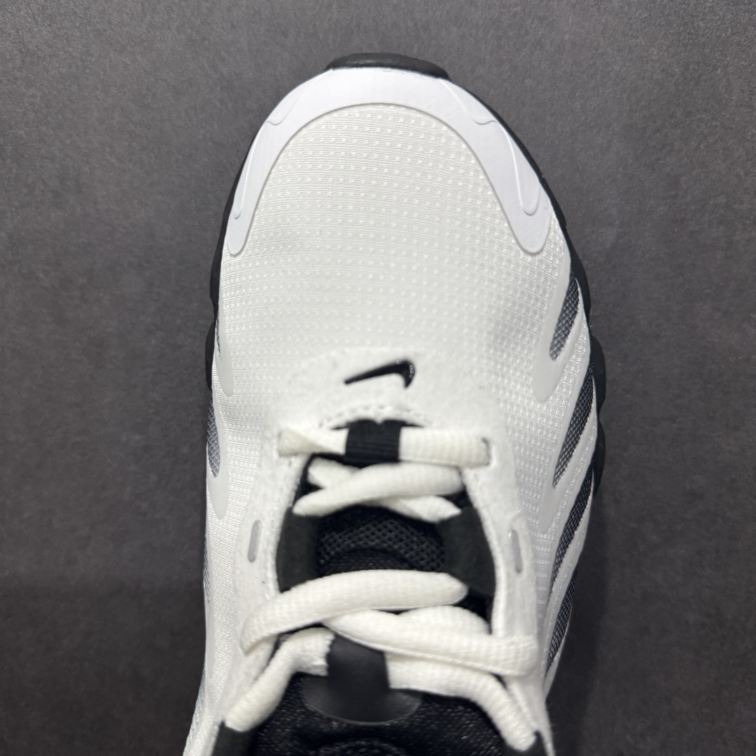 图片[8]-【纯原YH版】NK Air Max DN8 全掌科技气垫 缓震运动跑鞋FQ7860-010 DN8的核心亮点在于其八腔气垫结构 根据不同部位设定的气压值专为行走设计 提供卓越的舒适感 鞋面的设计让人联想到上世纪90年代末至2000年代初的多款Air Max 中底上系列圆形孔洞引发了热议 不少人将其与竞争品牌的缓震技术进行比较 例如K-SWISS 2010年代初推出的Tubes技 及以多孔鞋底闻名的品牌 尺码：36 36.5 37.5 38 38.5 39 40 40.5 41 42 42.5 43 44 44.5 45-选品中心