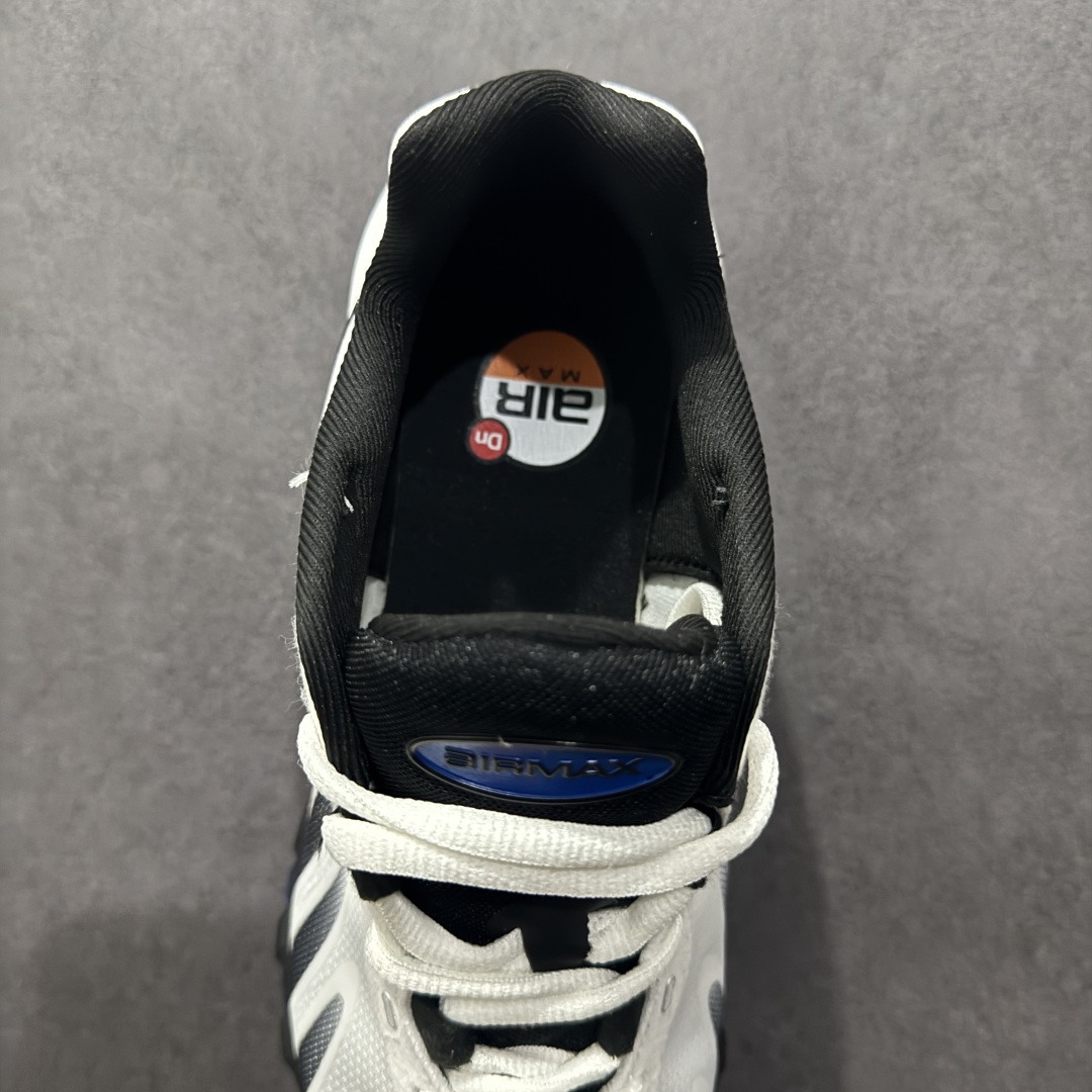 图片[7]-【纯原YH版】NK Air Max DN8 全掌科技气垫 缓震运动跑鞋FQ7860-010 DN8的核心亮点在于其八腔气垫结构 根据不同部位设定的气压值专为行走设计 提供卓越的舒适感 鞋面的设计让人联想到上世纪90年代末至2000年代初的多款Air Max 中底上系列圆形孔洞引发了热议 不少人将其与竞争品牌的缓震技术进行比较 例如K-SWISS 2010年代初推出的Tubes技 及以多孔鞋底闻名的品牌 尺码：36 36.5 37.5 38 38.5 39 40 40.5 41 42 42.5 43 44 44.5 45-选品中心