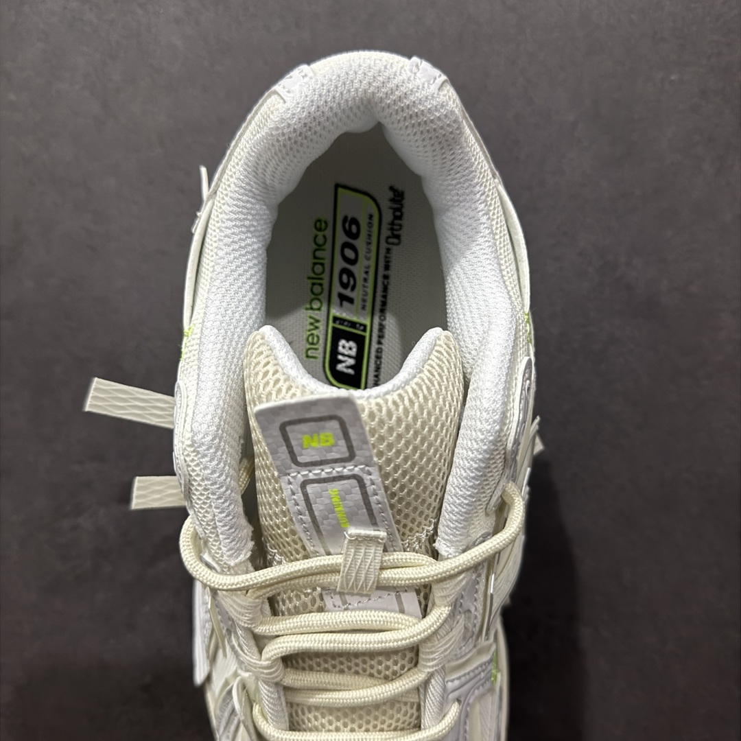 图片[7]-【纯原B版】NB新百伦New Balance M1906R M1906RAP 系列复古老爹风休闲运动慢跑鞋 M1906AE 高度复刻原厂大底 追求极致完美 每一双都是工艺品 采用轻质牛剖革拼接透气网眼衬垫织物鞋面材质 T-Beam大底提供足步弓支撑，保持步态稳定#后跟搭载外露缓震胶 鞋身整体以各种深浅不一的灰色覆盖，鞋头以淡蓝色调装饰，网眼衬垫通过不规律的色块实现做旧的美感，泛黄的鞋底更是进一步增添了复古气息。 尺码：36 37 37.5 38 38.5 39.5 40 40.5 41.5 42 42.5 43 44 45 46.5-选品中心