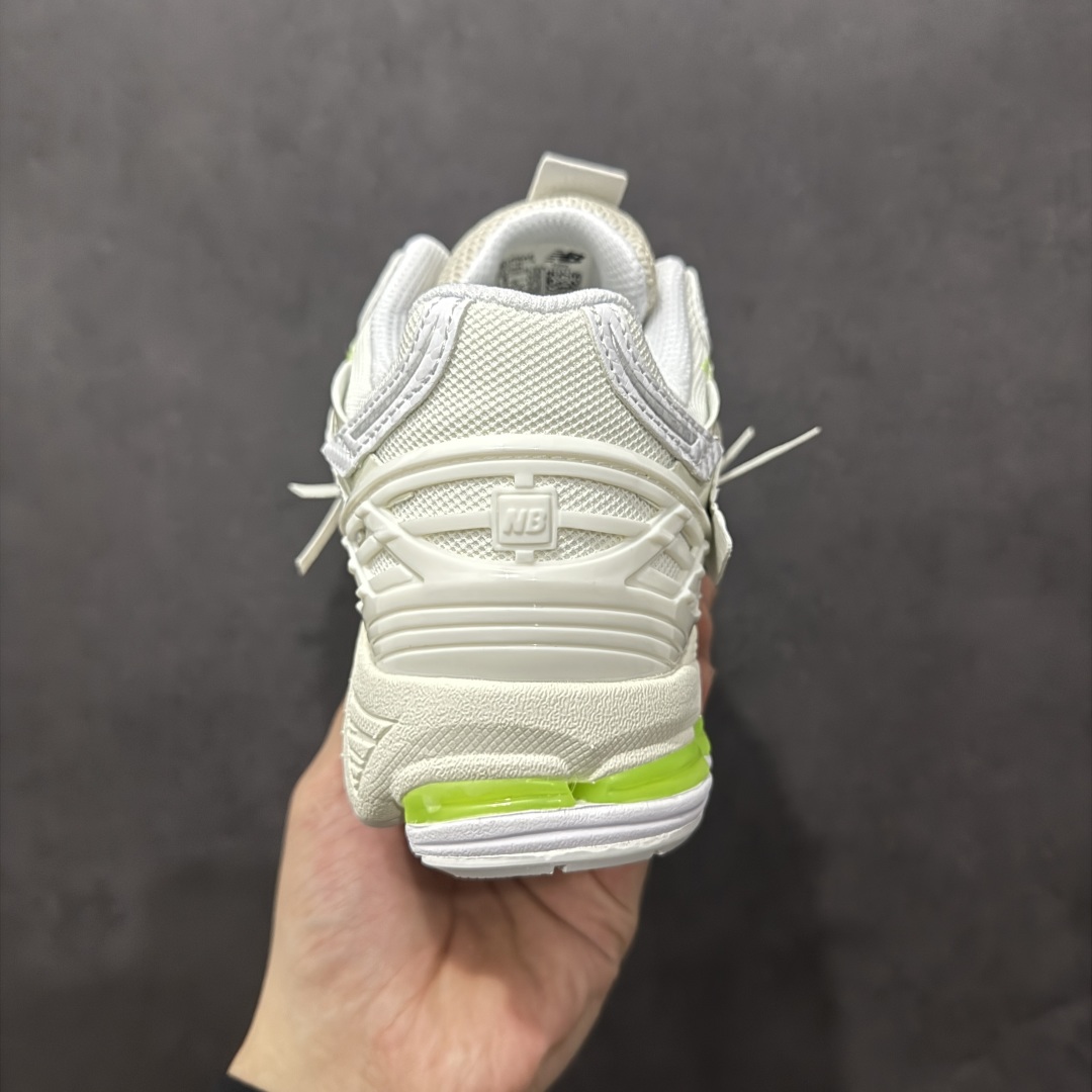 图片[4]-【纯原B版】NB新百伦New Balance M1906R M1906RAP 系列复古老爹风休闲运动慢跑鞋 M1906AE 高度复刻原厂大底 追求极致完美 每一双都是工艺品 采用轻质牛剖革拼接透气网眼衬垫织物鞋面材质 T-Beam大底提供足步弓支撑，保持步态稳定#后跟搭载外露缓震胶 鞋身整体以各种深浅不一的灰色覆盖，鞋头以淡蓝色调装饰，网眼衬垫通过不规律的色块实现做旧的美感，泛黄的鞋底更是进一步增添了复古气息。 尺码：36 37 37.5 38 38.5 39.5 40 40.5 41.5 42 42.5 43 44 45 46.5-选品中心