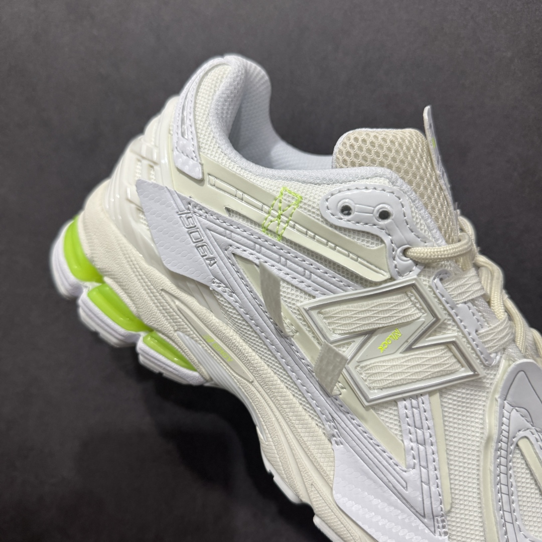 图片[6]-【纯原B版】NB新百伦New Balance M1906R M1906RAP 系列复古老爹风休闲运动慢跑鞋 M1906AE 高度复刻原厂大底 追求极致完美 每一双都是工艺品 采用轻质牛剖革拼接透气网眼衬垫织物鞋面材质 T-Beam大底提供足步弓支撑，保持步态稳定#后跟搭载外露缓震胶 鞋身整体以各种深浅不一的灰色覆盖，鞋头以淡蓝色调装饰，网眼衬垫通过不规律的色块实现做旧的美感，泛黄的鞋底更是进一步增添了复古气息。 尺码：36 37 37.5 38 38.5 39.5 40 40.5 41.5 42 42.5 43 44 45 46.5-选品中心